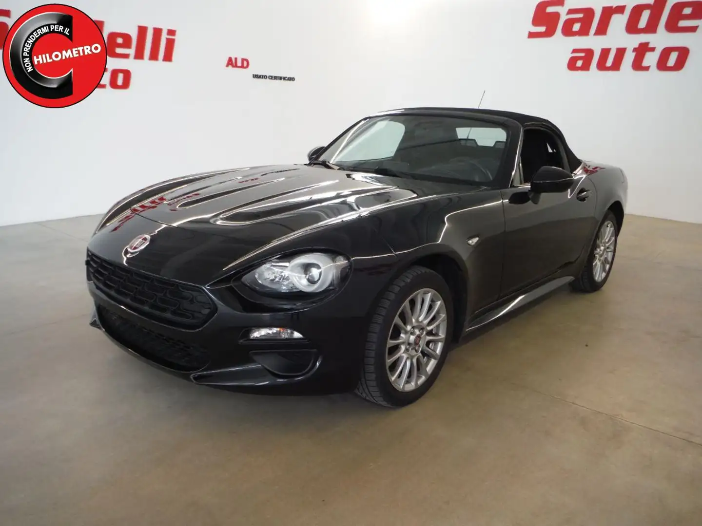 Fiat 124 Spider 1.4 MultiAir Lusso crna - 1