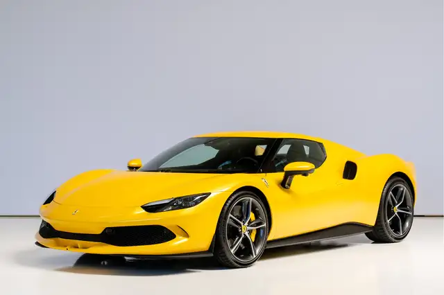 Ferrari 296 GTB Giallo Triplo Strato, Carbon, Apple CarPlay