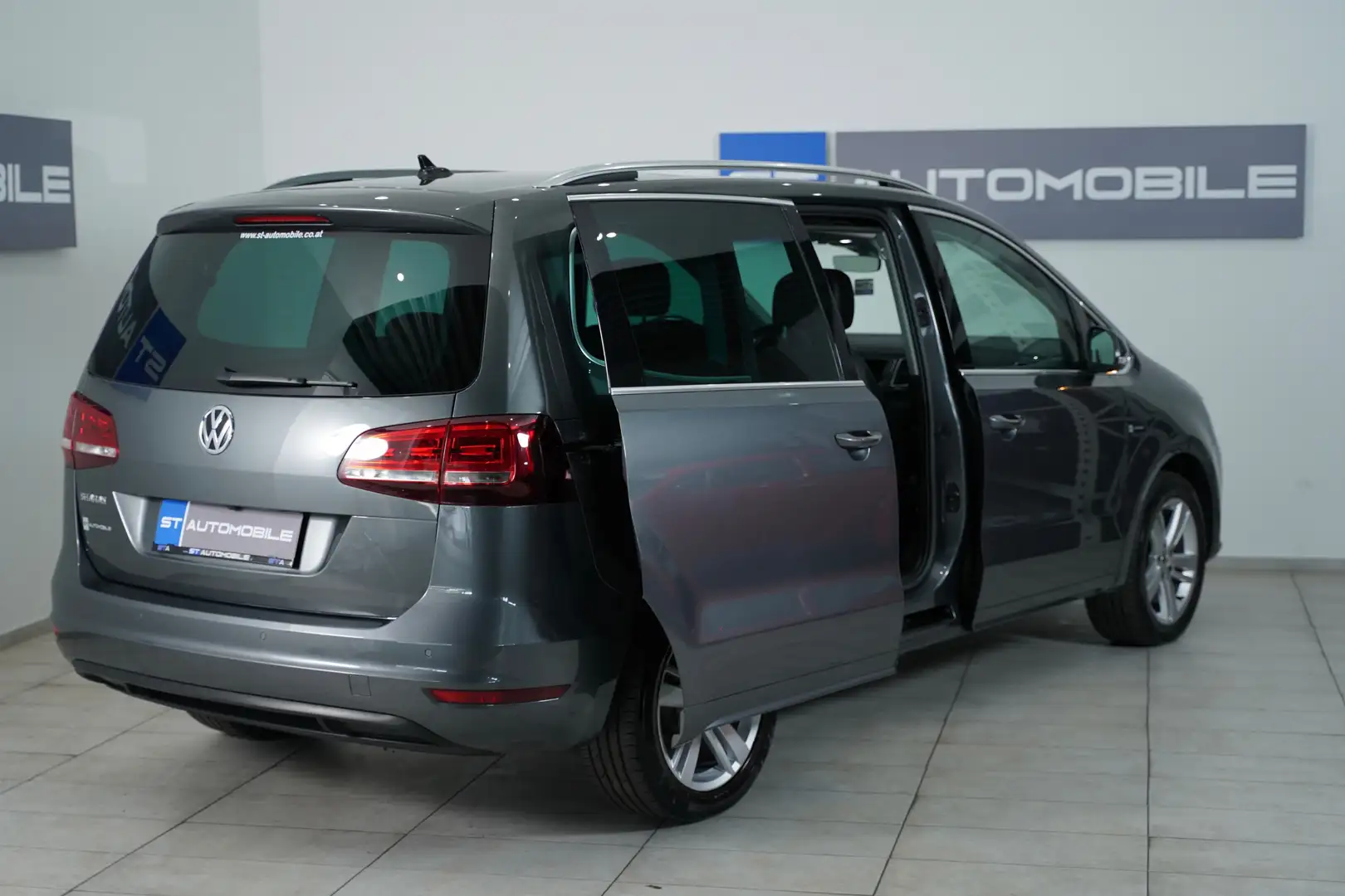 Volkswagen Sharan Business+ 2,0 TDI DSG // 7-SITZER // NAVI // AHK Grau - 2