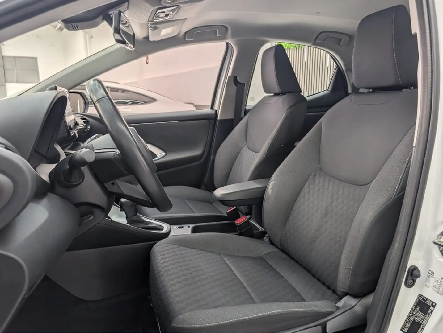 Toyota Yaris 120H 1.5 Business Plus Blanco - 2