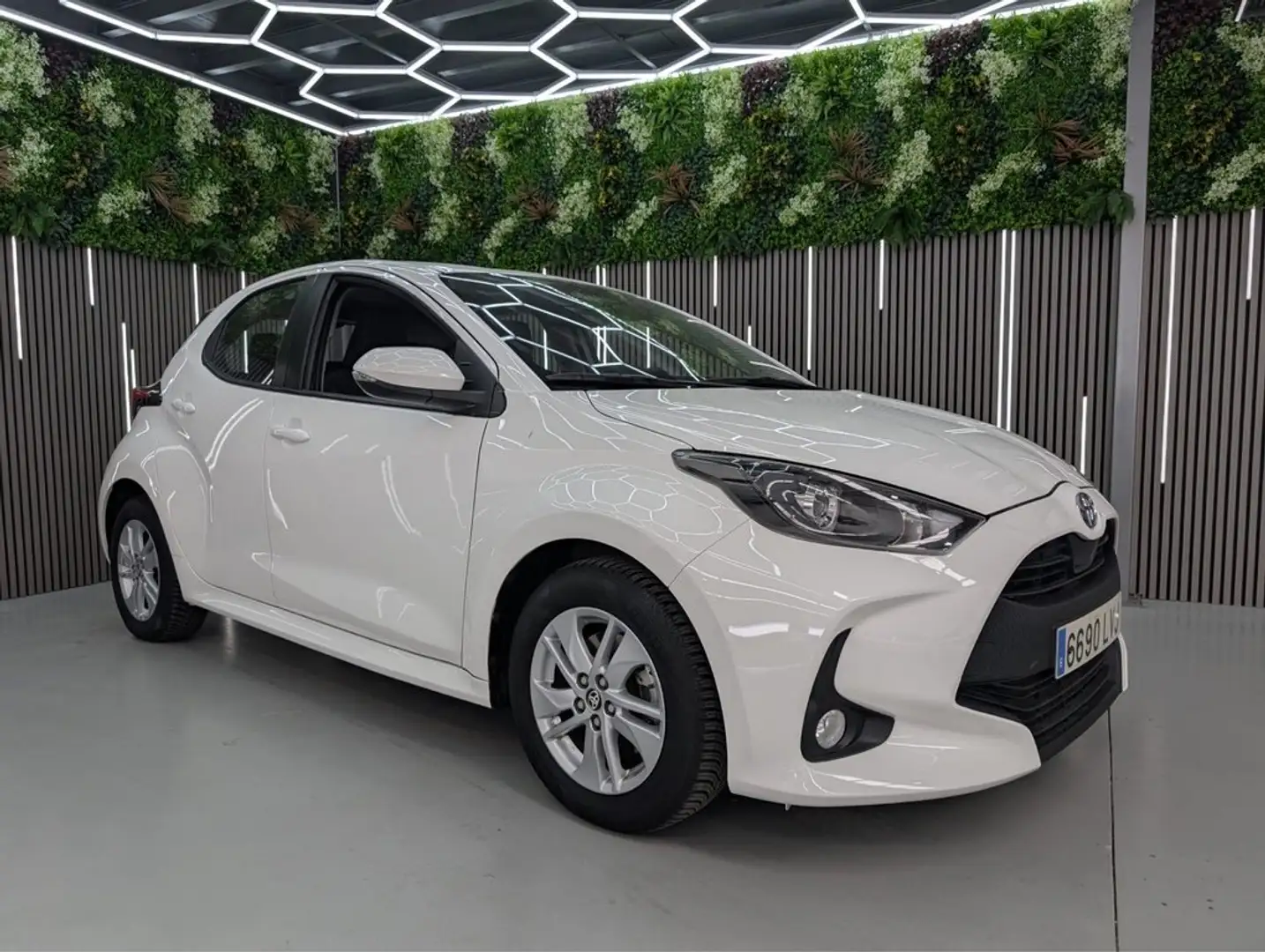 Toyota Yaris 120H 1.5 Business Plus Blanco - 1