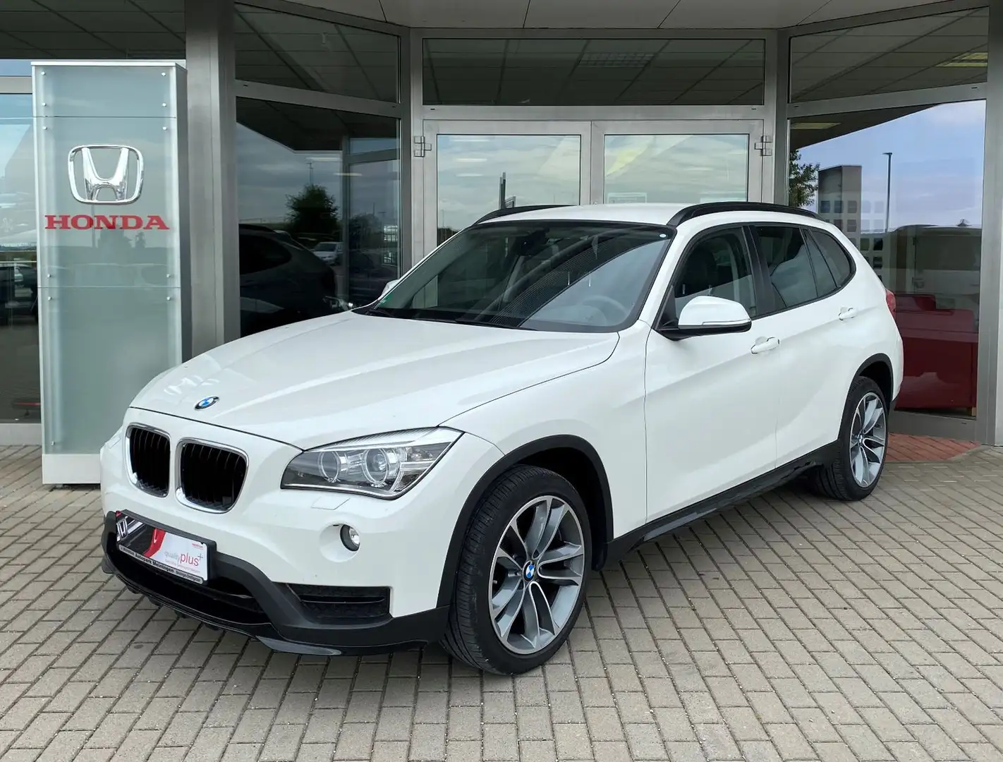 BMW X1 Baureihe X1 xDrive 20i*Xenon*Sportsitze Weiß - 1