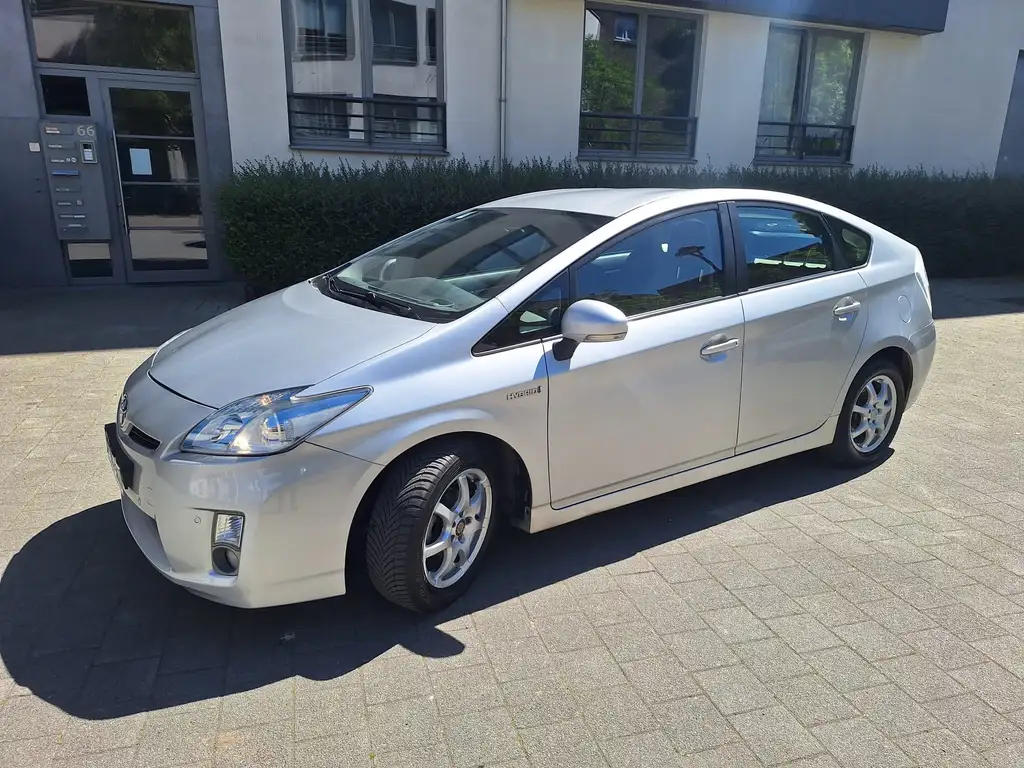 Toyota Prius 2012 из Европы — купить под ключ