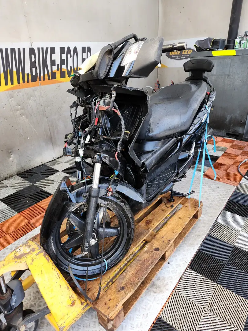 Yamaha X-Max 125 Negro - 1
