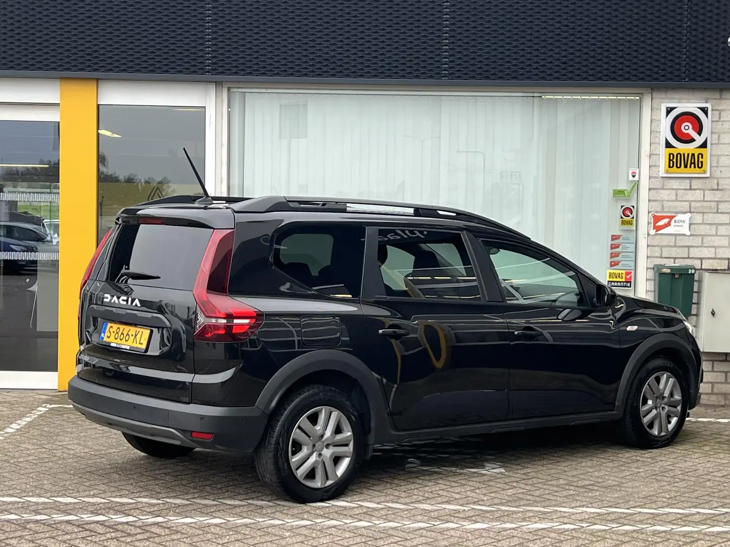 Dacia Jogger 1.0 TCe 110 Expression 7p. | 7-Persoons | Navigati Zwart - 2