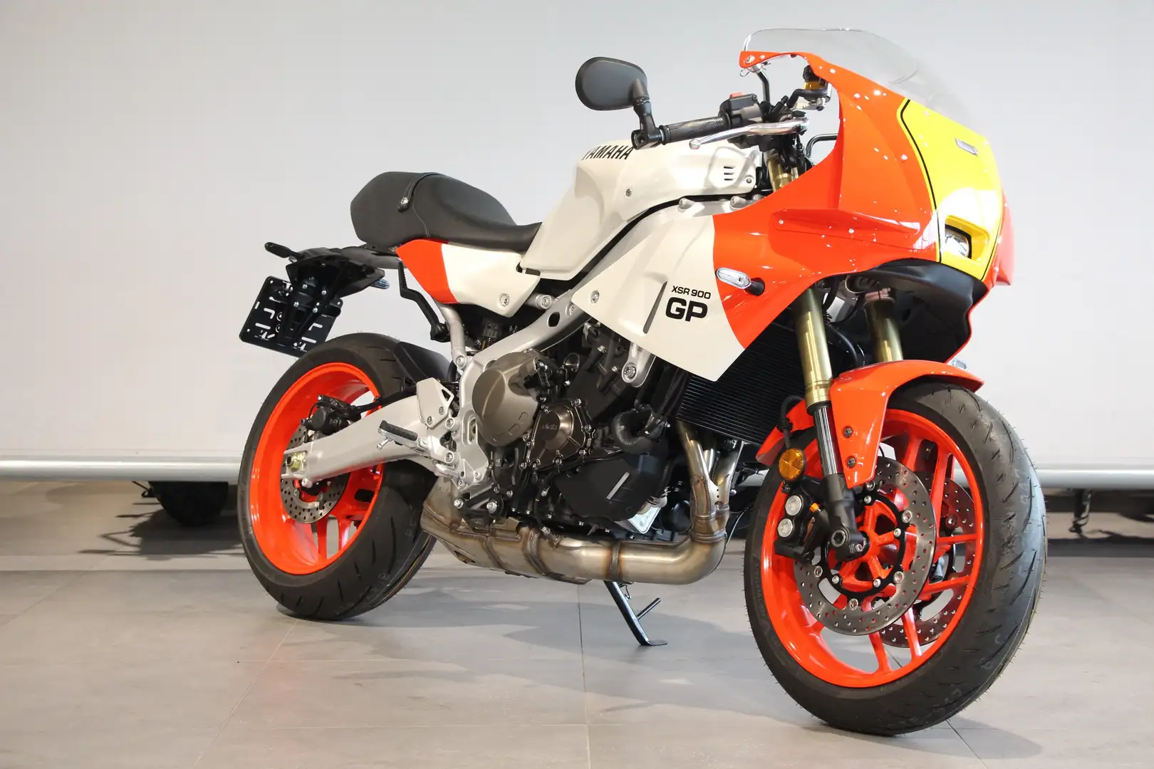Yamaha XSR 900 GP Alb - 2
