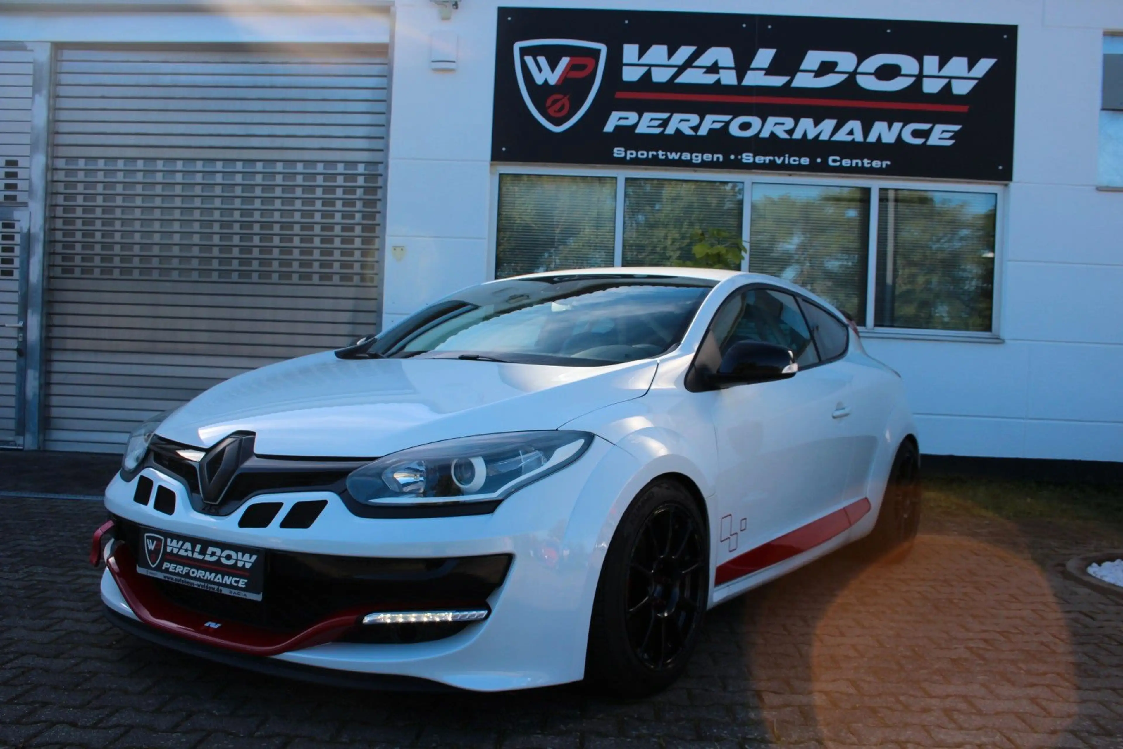 Renault Megane 3 RS Trophy — photo 4