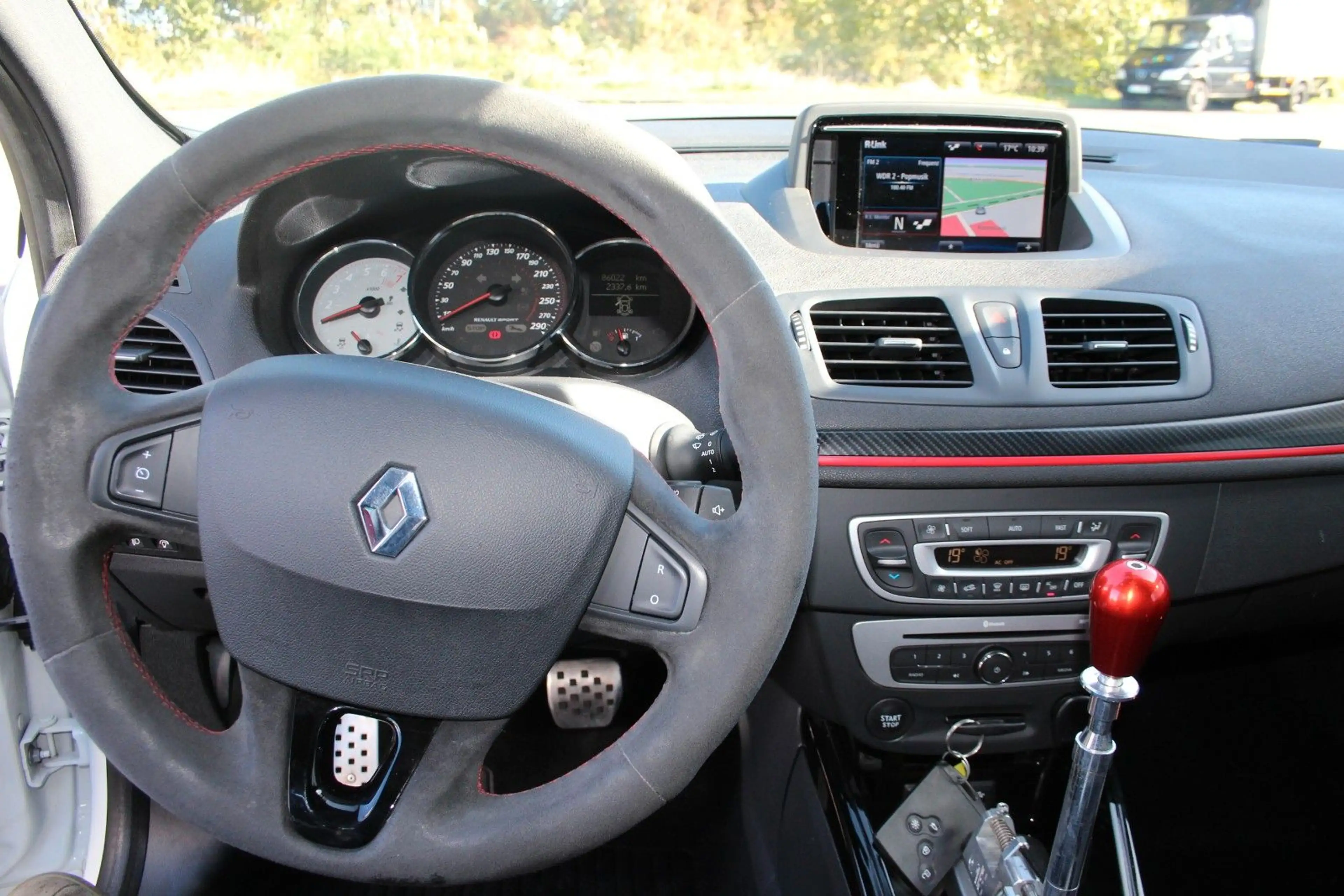 Renault Megane 3 RS Trophy — photo 9