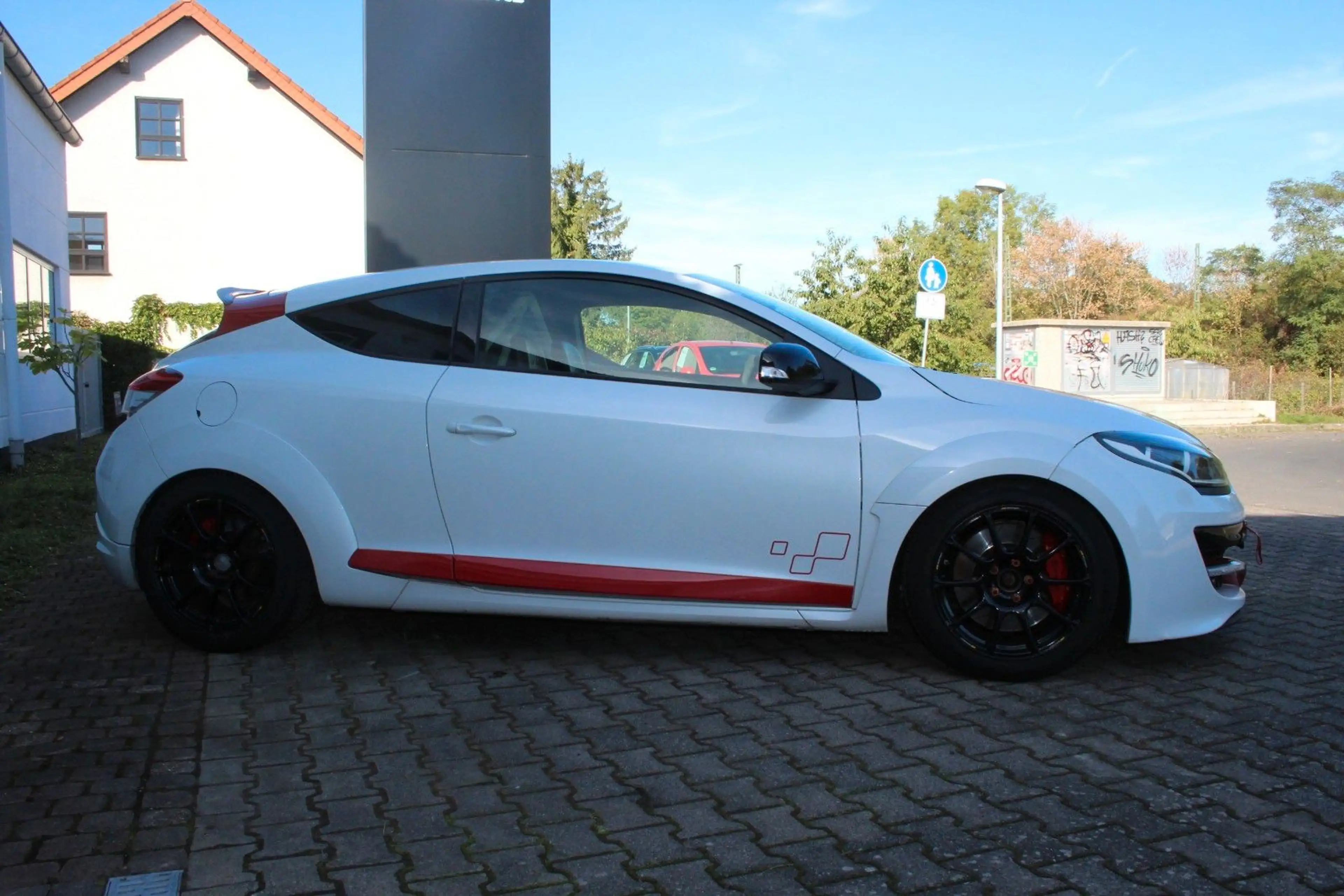 Renault Megane 3 RS Trophy — photo 2