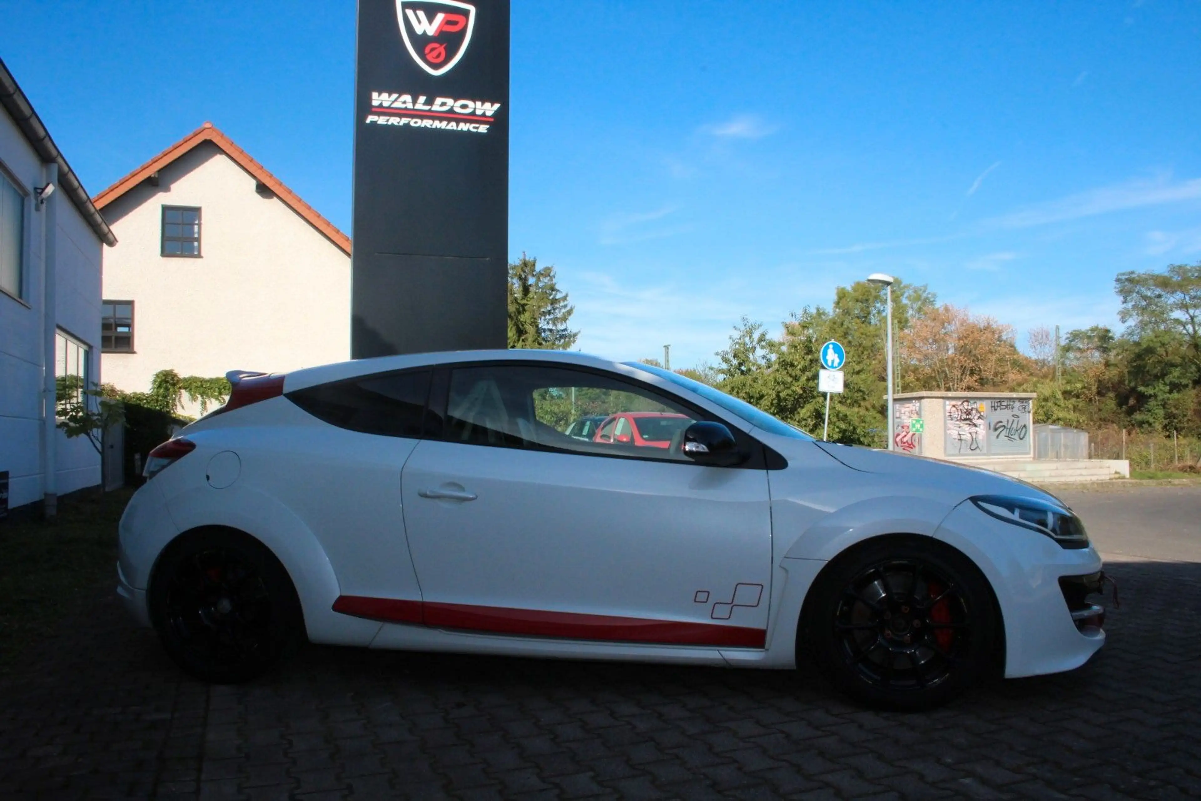 Renault Megane 3 RS Trophy — photo 3