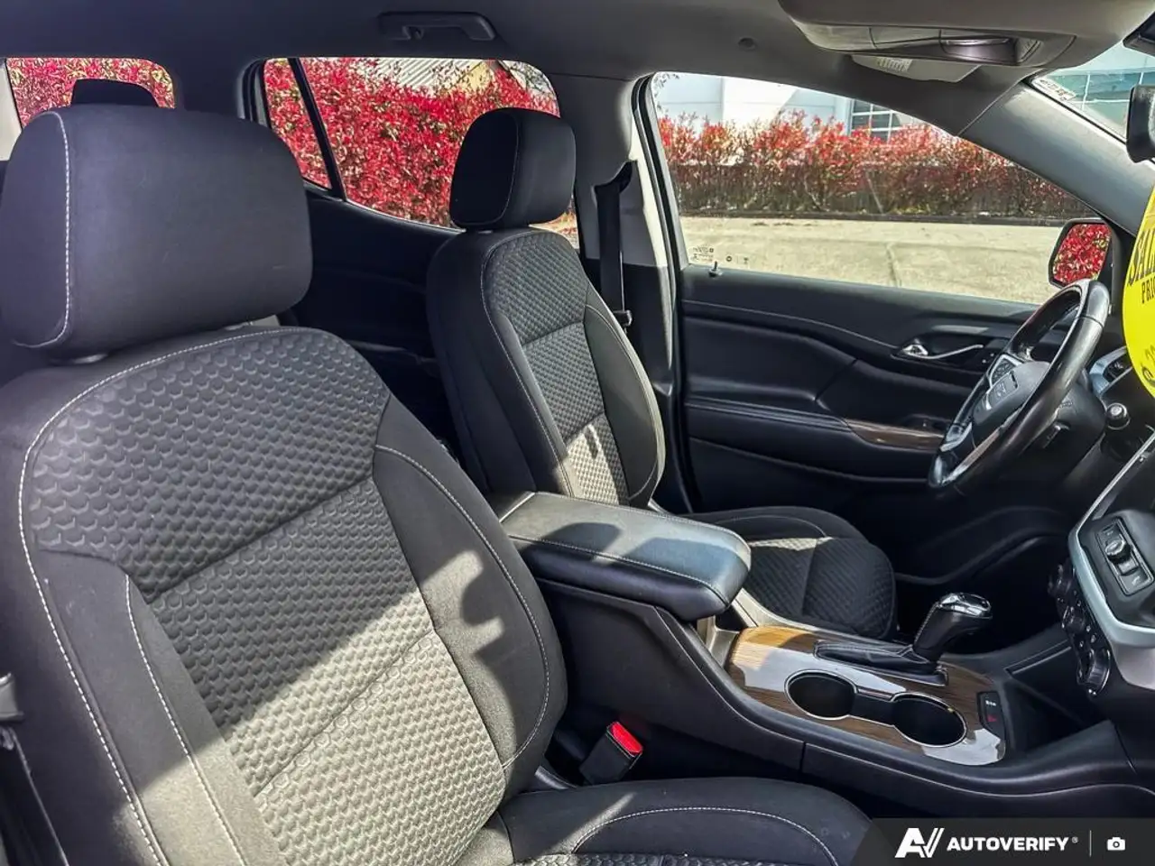 GMC Acadia снимка GMC Acadia