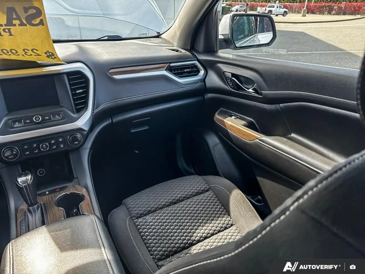 GMC Acadia снимка GMC Acadia