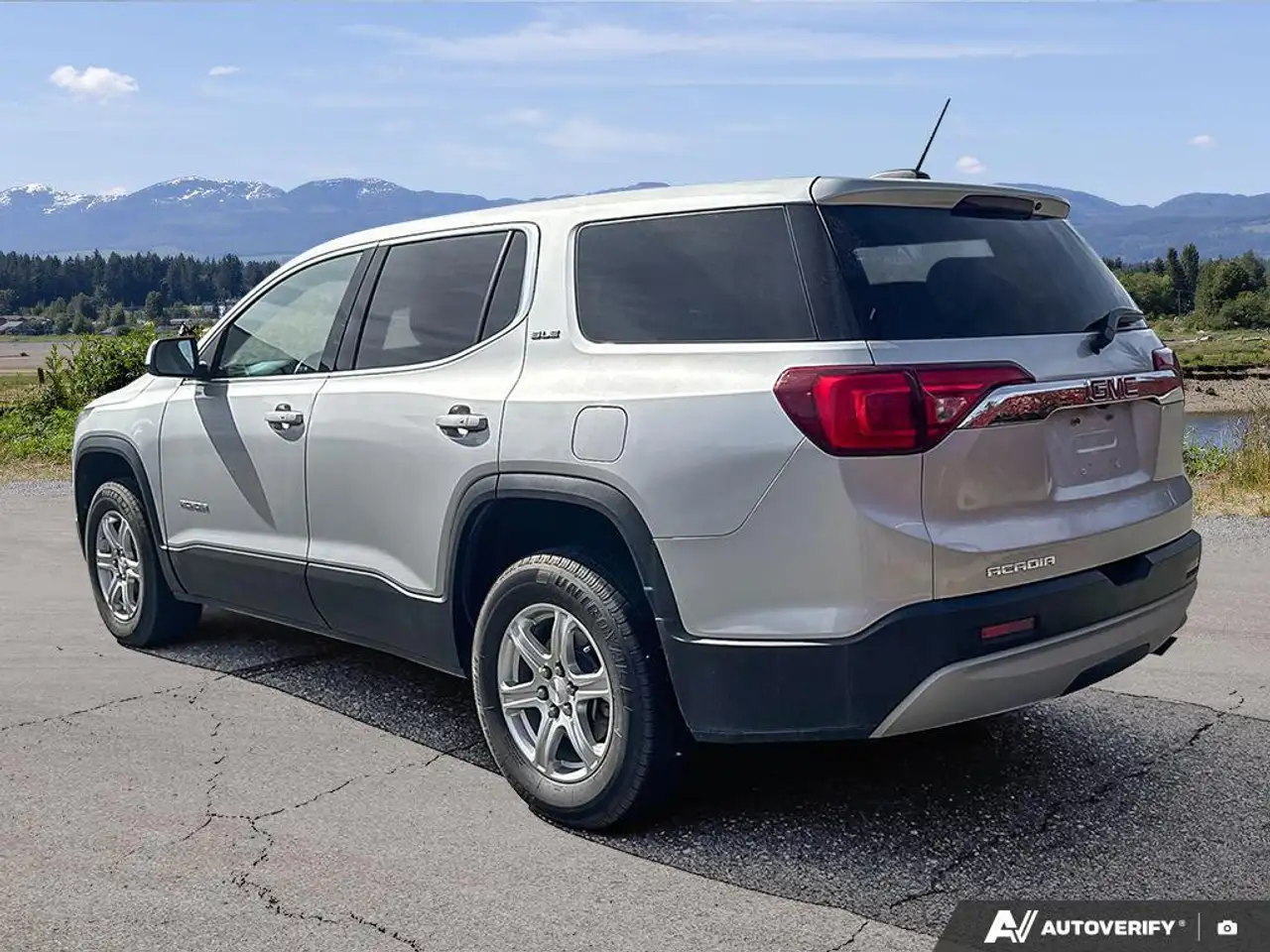 GMC Acadia снимка GMC Acadia