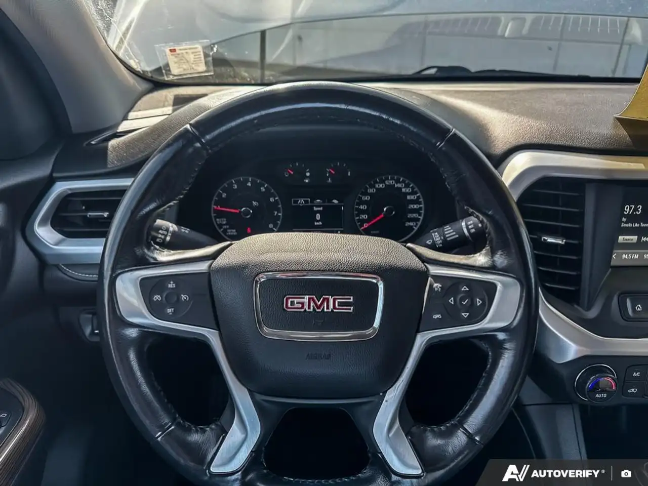 GMC Acadia снимка GMC Acadia