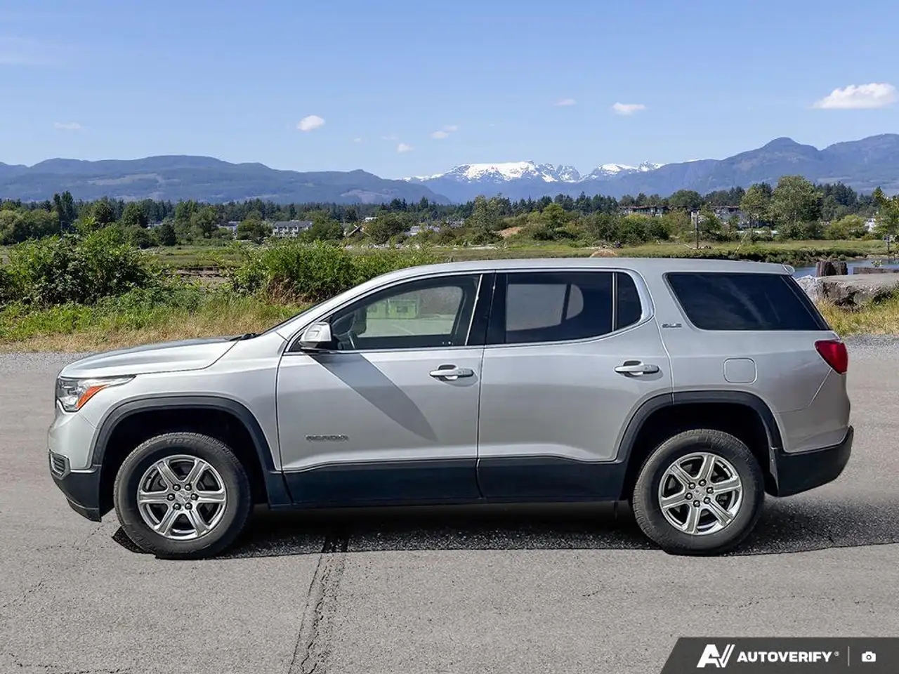 GMC Acadia снимка GMC Acadia