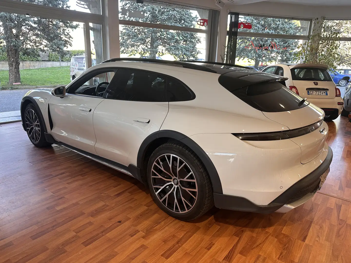 Porsche Taycan Cross Turismo 4 - 2