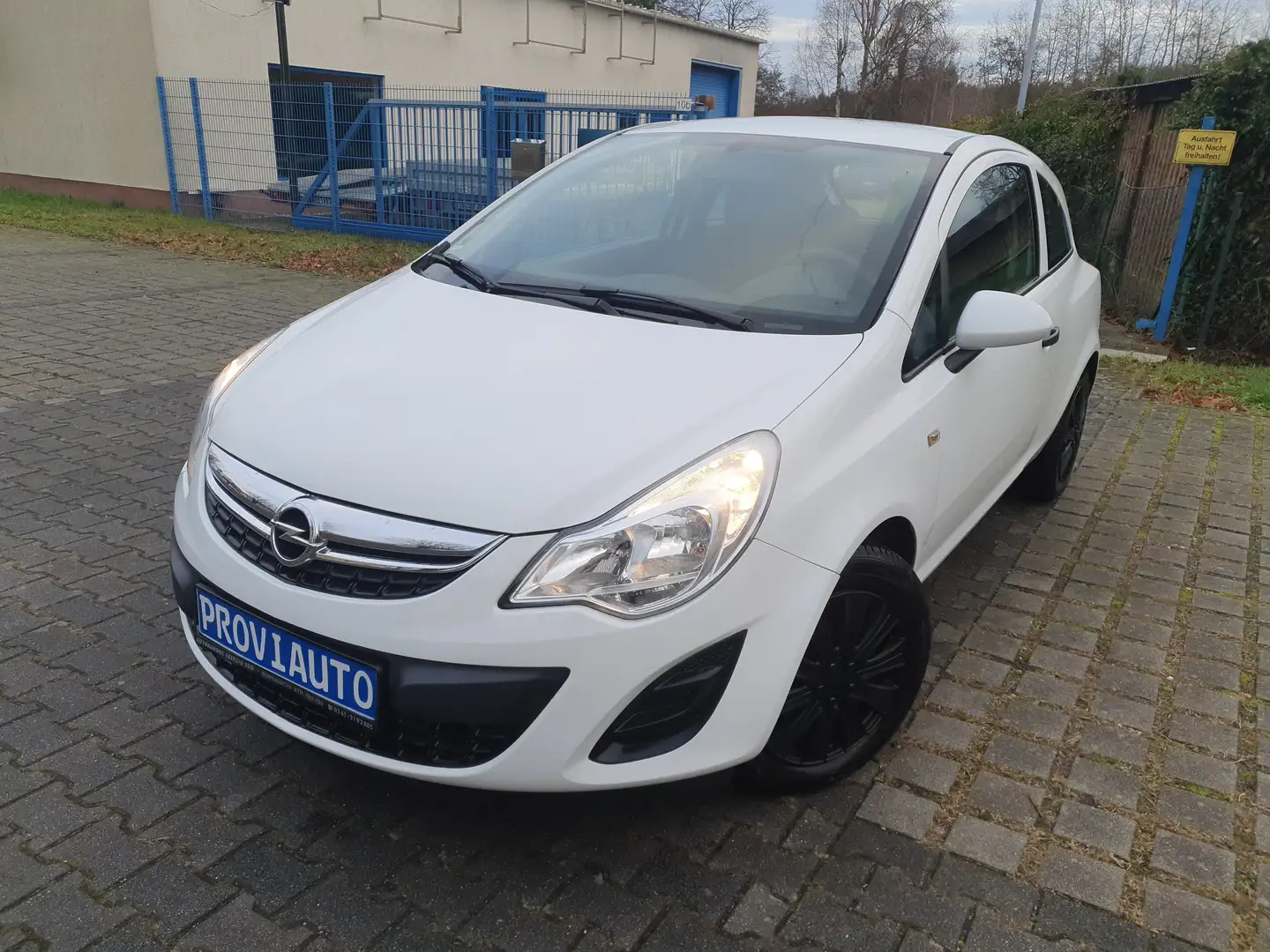 Opel Corsa 1.2 Selection TÜV NEU Weiß - 1