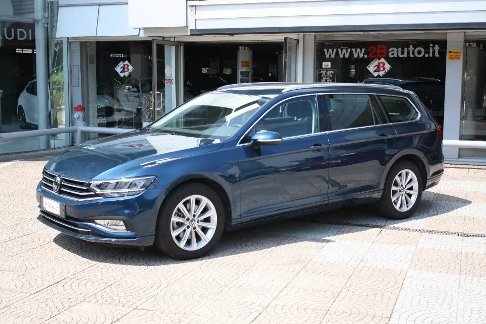 Volkswagen Passat Variant 2.0 TDI SCR EVO DSG Business Bleu - 1