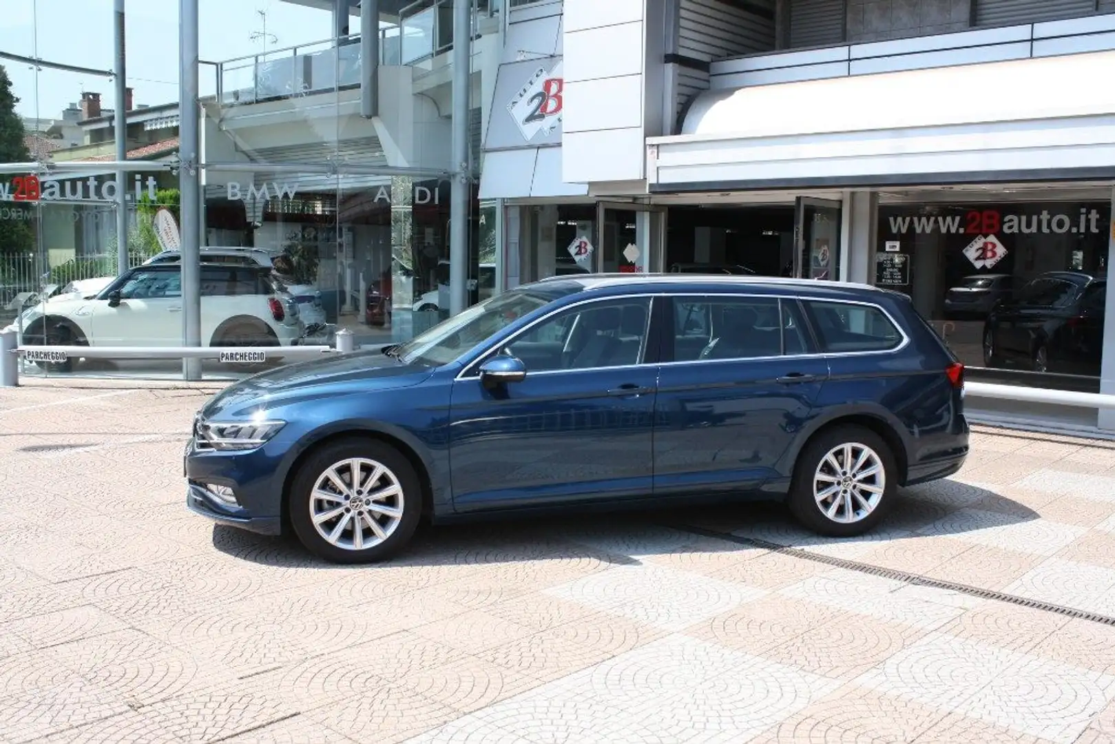 Volkswagen Passat Variant 2.0 TDI SCR EVO DSG Business Bleu - 2