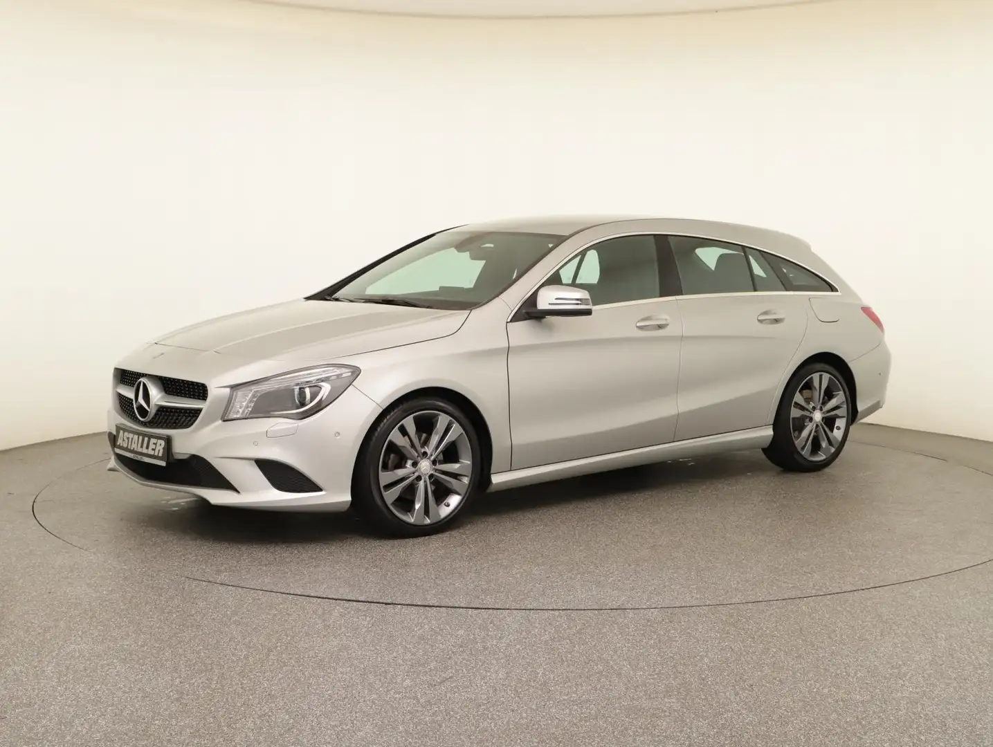 Mercedes-Benz CLA 180 SB Urban Bi-Xenon+Navi+SHZ+Parkass+18" Silber - 2