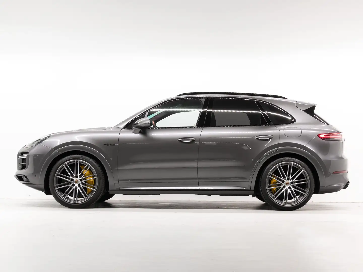 Porsche Cayenne Turbo S E-Hybrid Šedá - 2