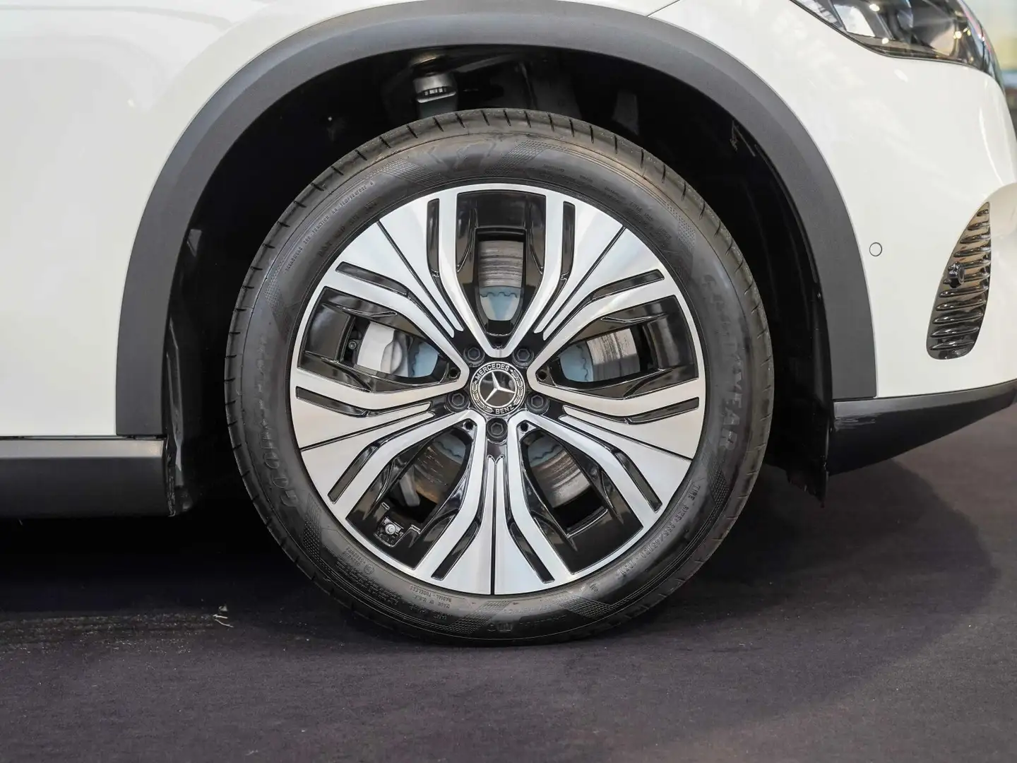 Mercedes-Benz EQE SUV EQE SUV 300 Electric Art 22kW Sitzklima AHK DAB Weiß - 2