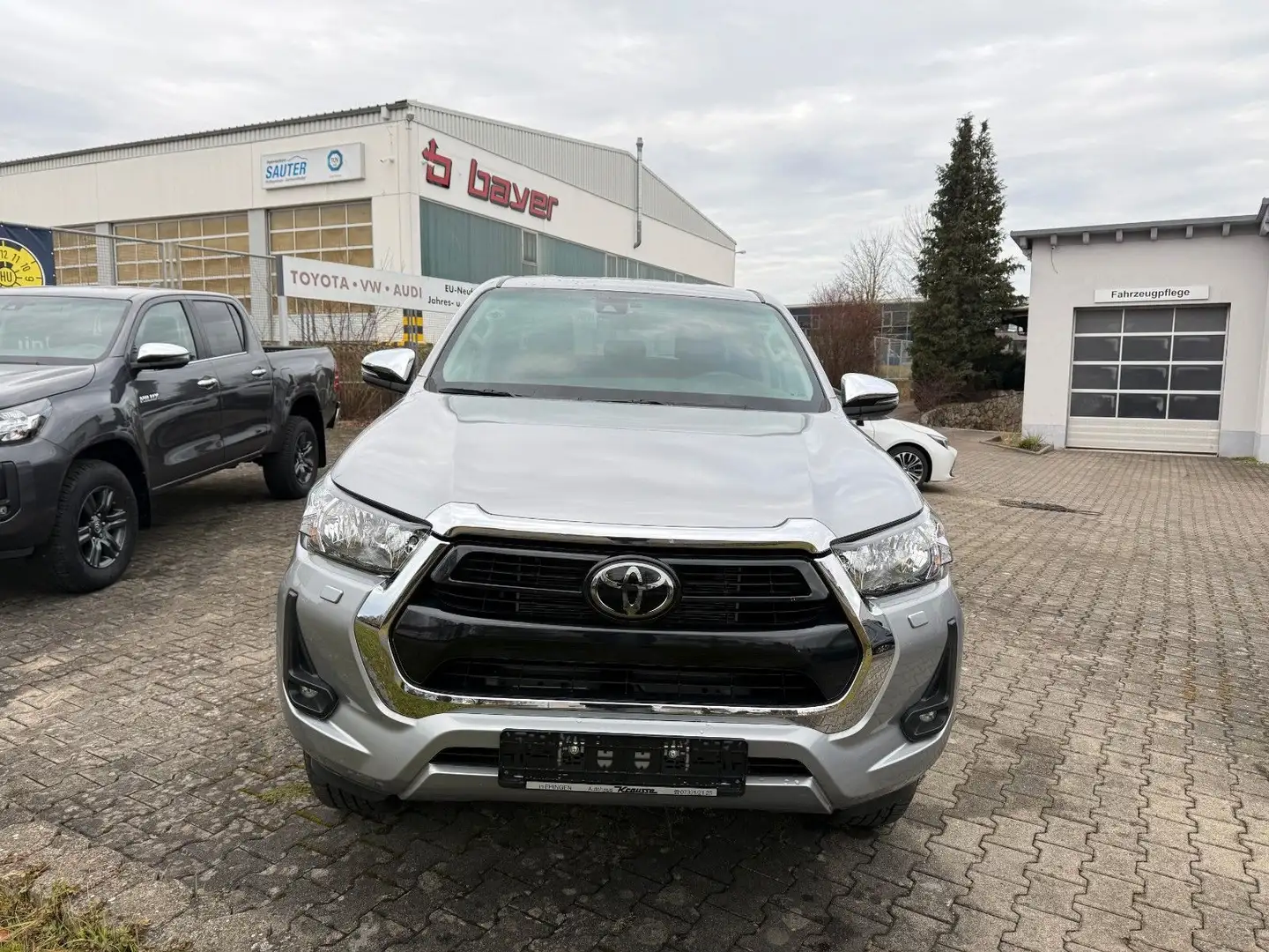 Toyota Hilux 2.4 D-4D Double Cab Comfort 4x4 Leder AHK Silber - 2