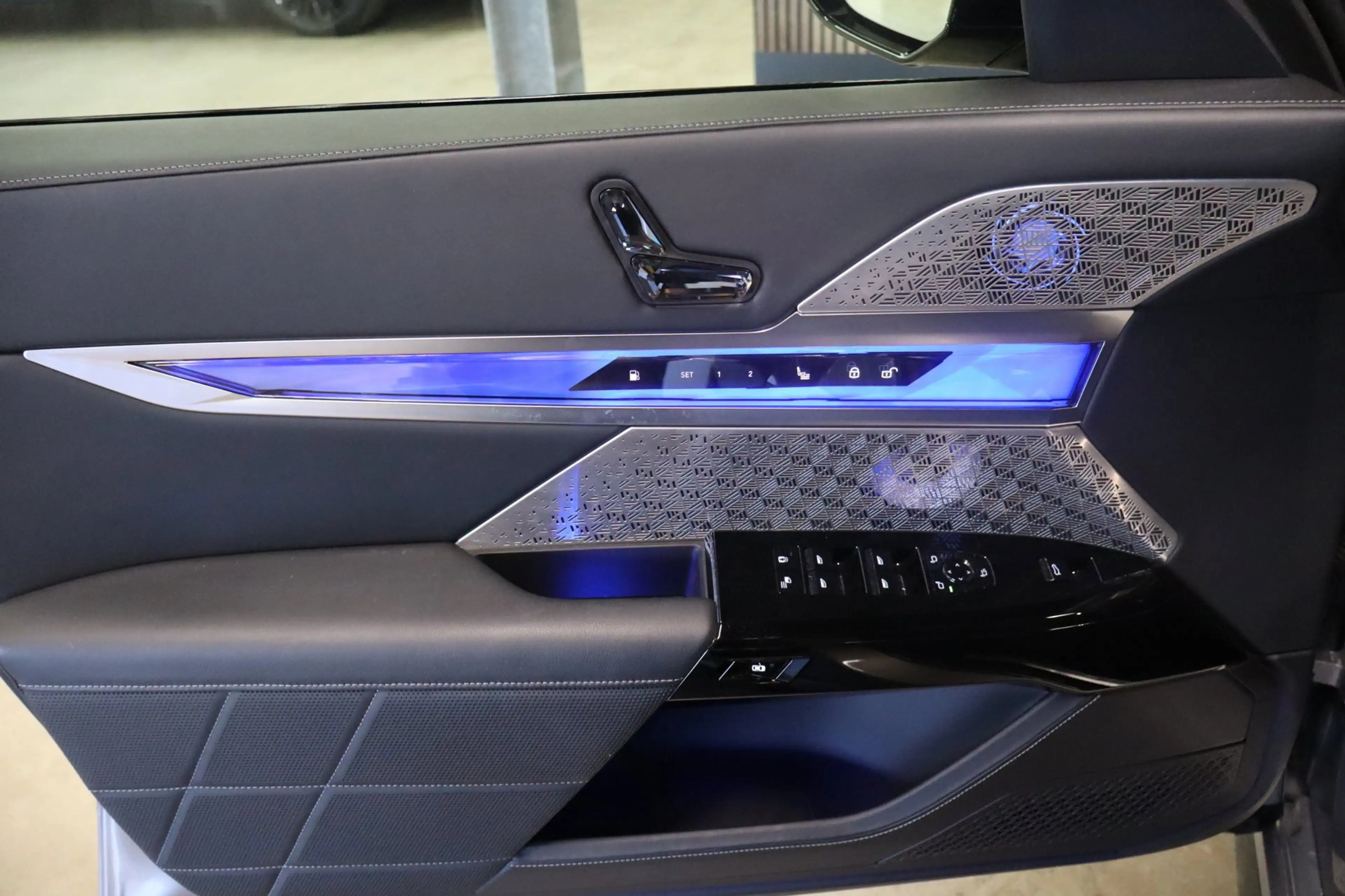 BMW 760 7-serie M760e xDrive|571 pk|Skylounge|BMW Iconic G — photo 22