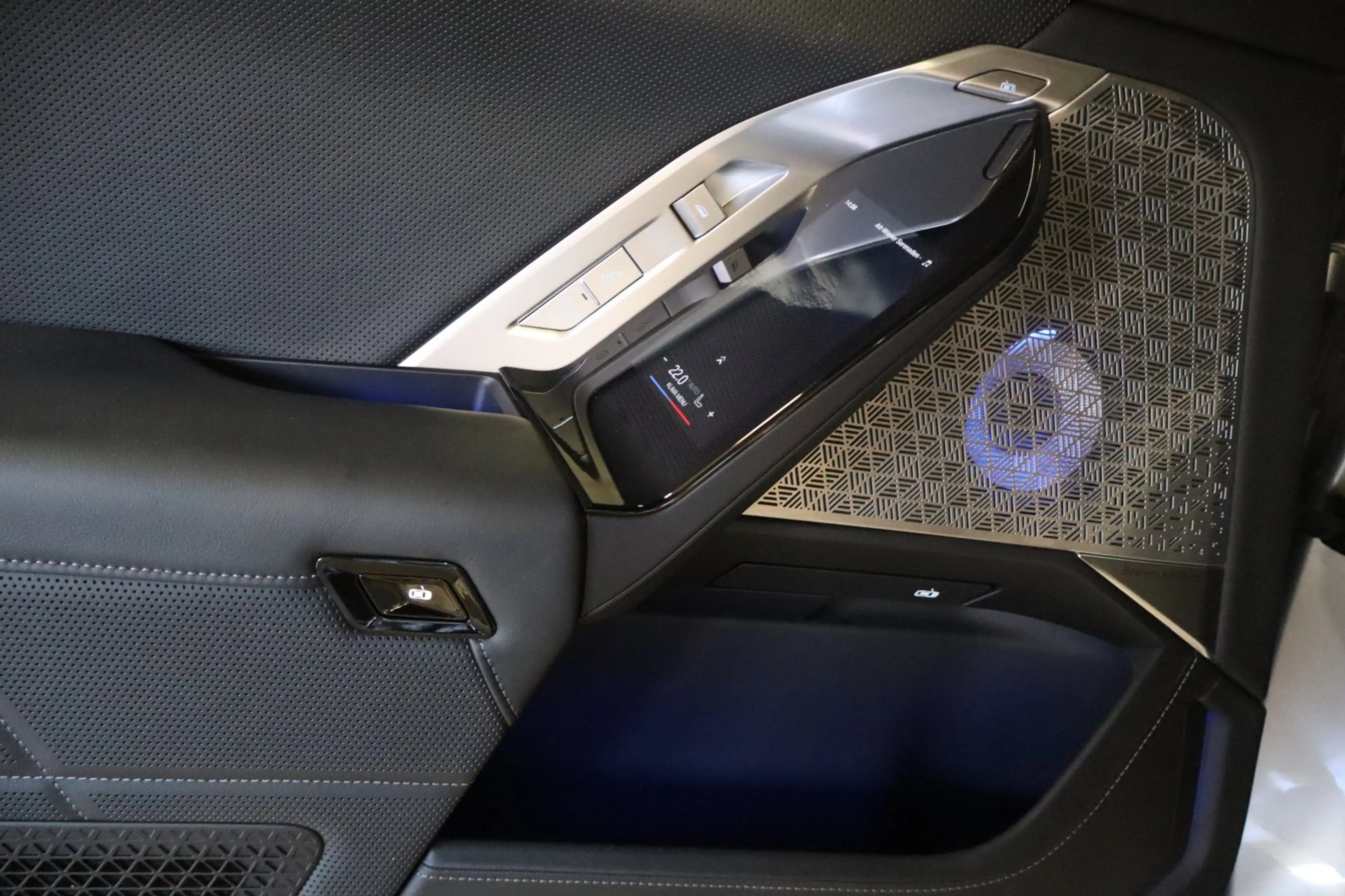 BMW 760 7-serie M760e xDrive|571 pk|Skylounge|BMW Iconic G — photo 33