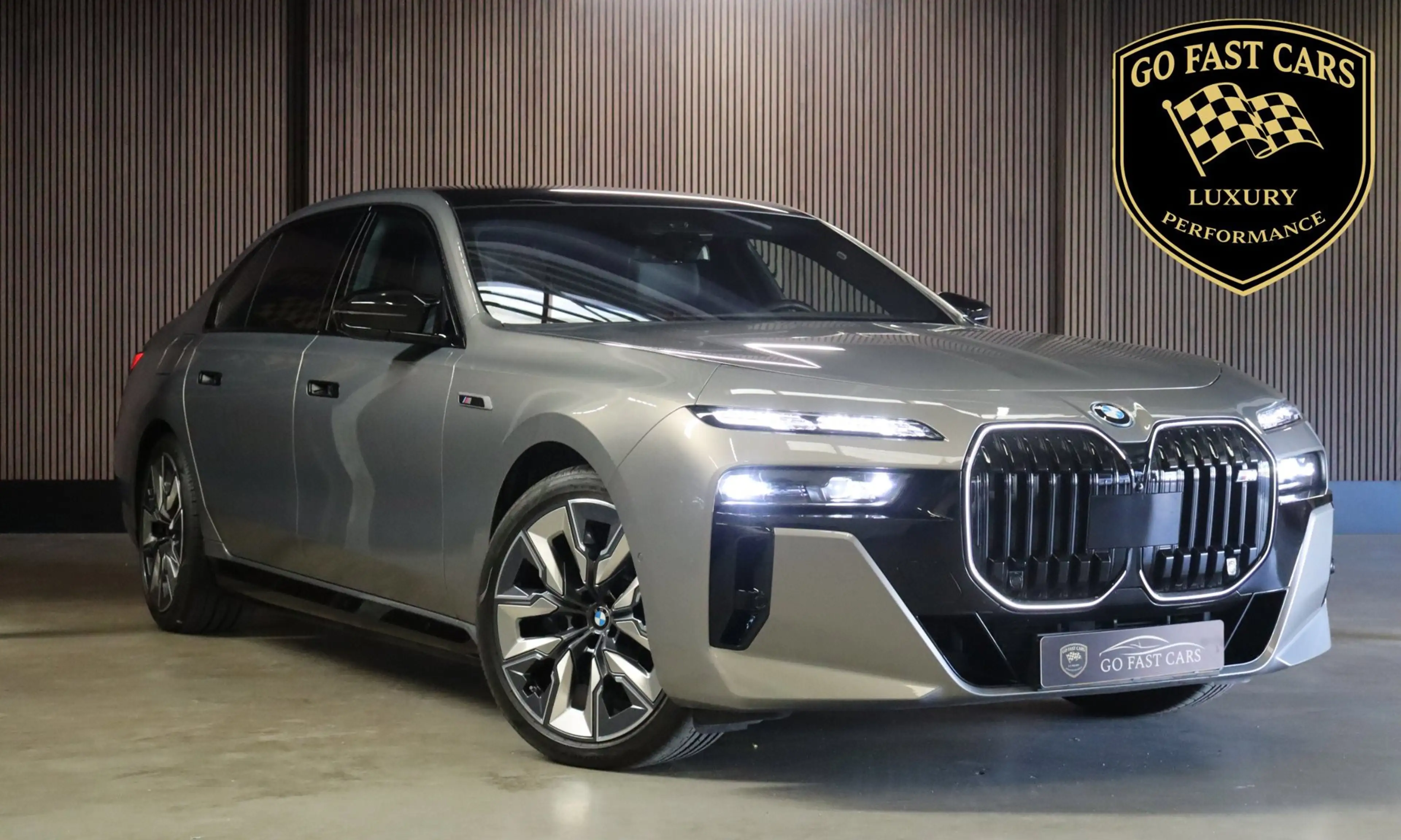 BMW 760 7-serie M760e xDrive|571 pk|Skylounge|BMW Iconic G