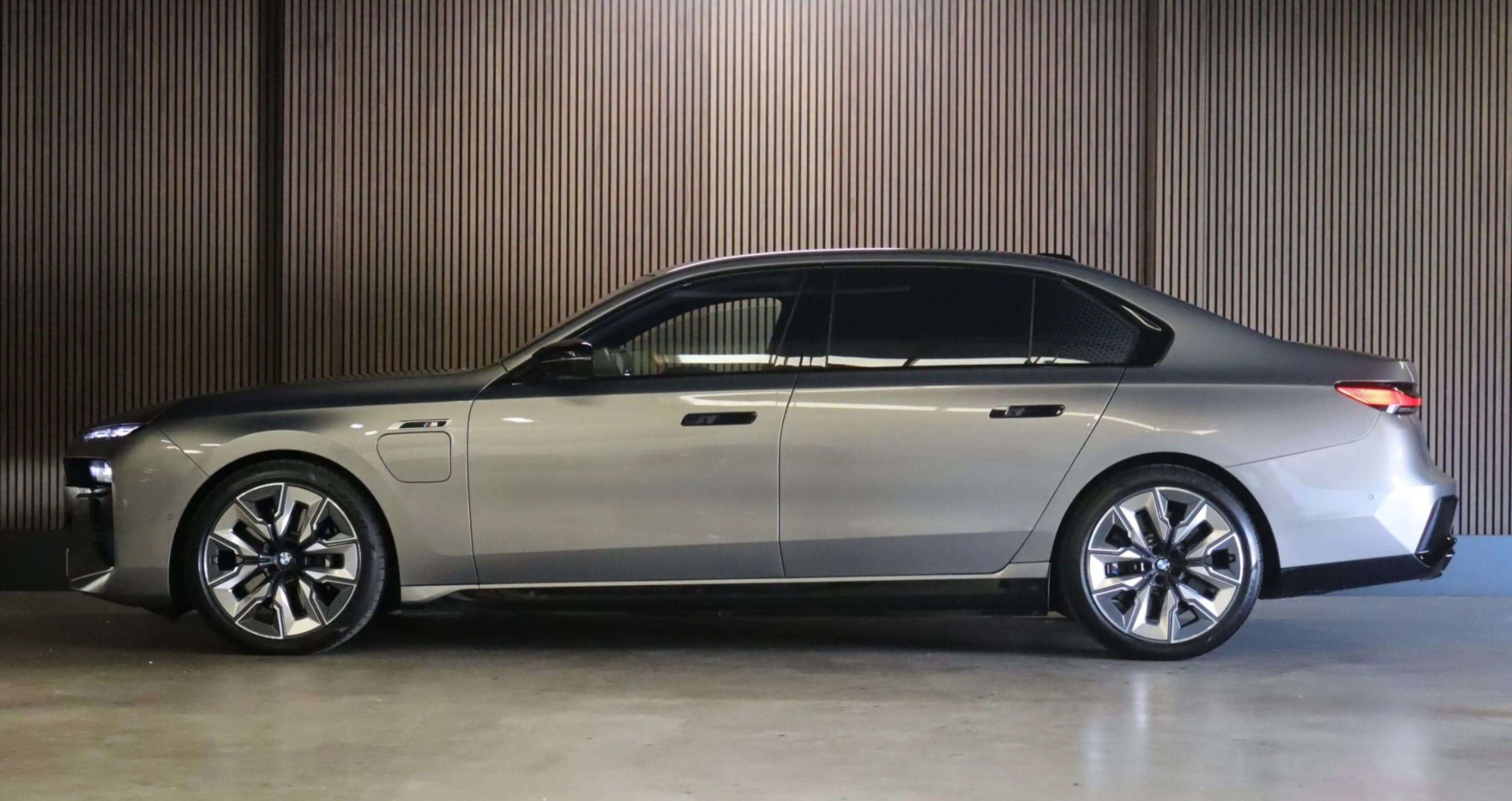 BMW 760 7-serie M760e xDrive|571 pk|Skylounge|BMW Iconic G — photo 4
