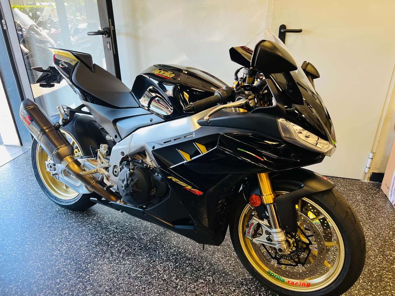 Aprilia RSV4 1100 FACTORY SCARICO AKRAPOVIC MOTO PARI AL NUOVO