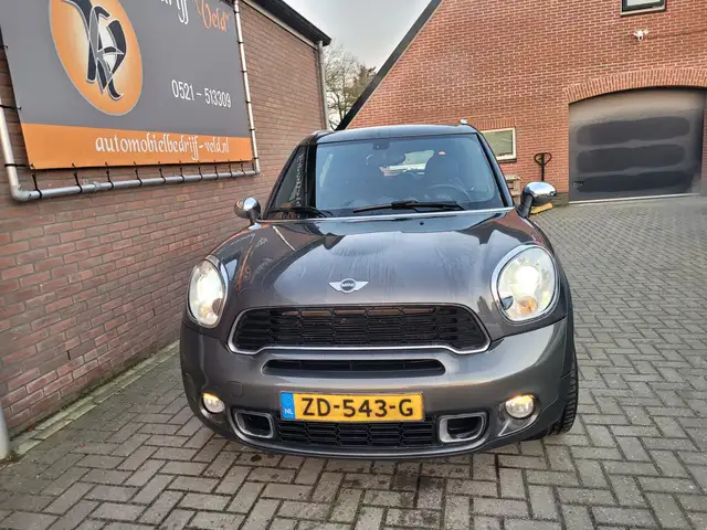 MINI Countryman view 2