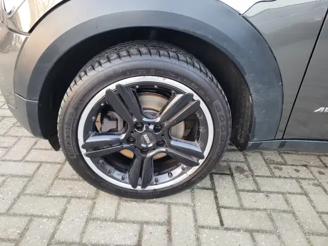 MINI Countryman view 4