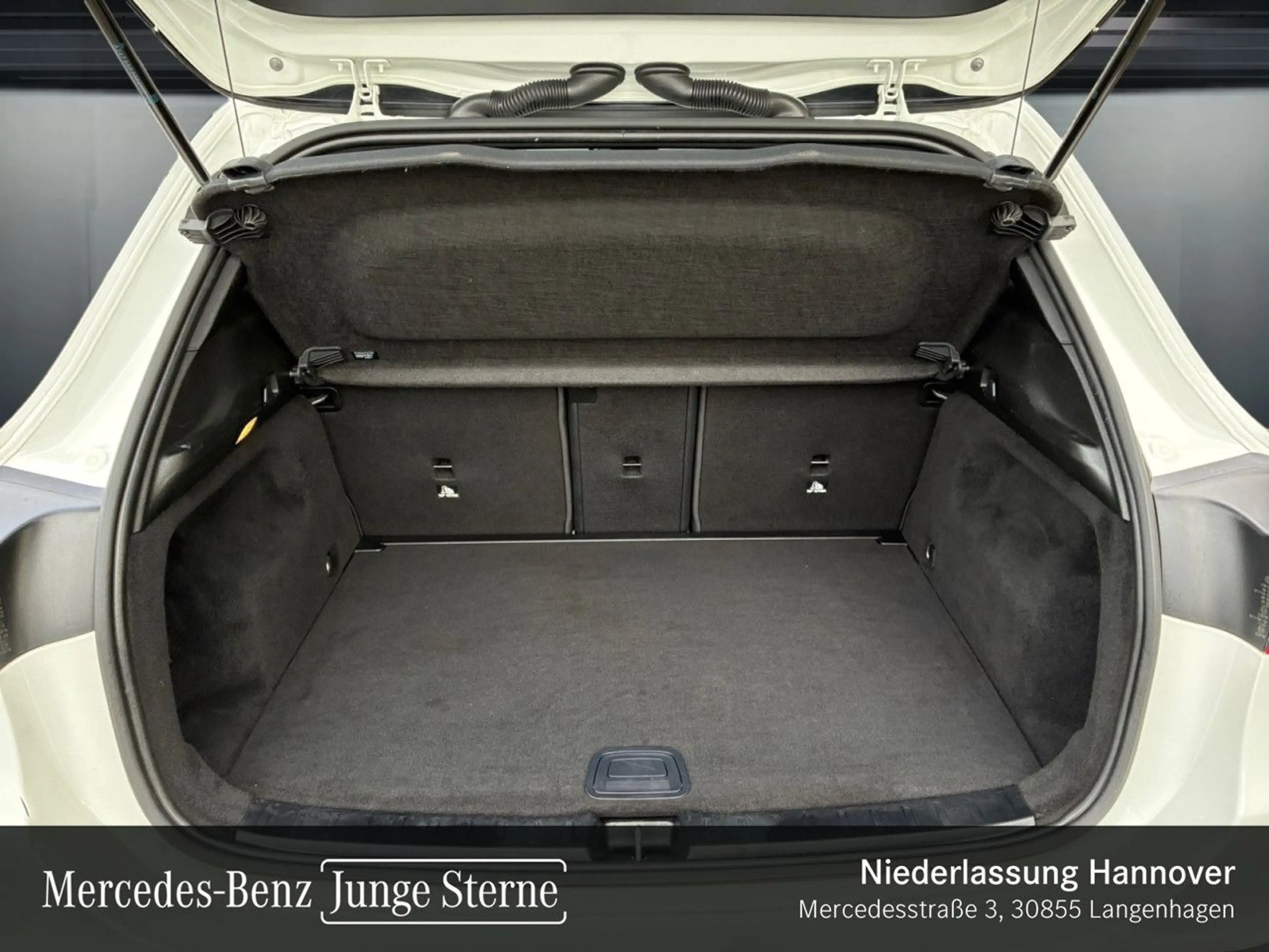 Mercedes-Benz GLA 200 AMG+NIGHT+PANO+AHK+LED+BURMESTER+KAMERA+7G — photo 6