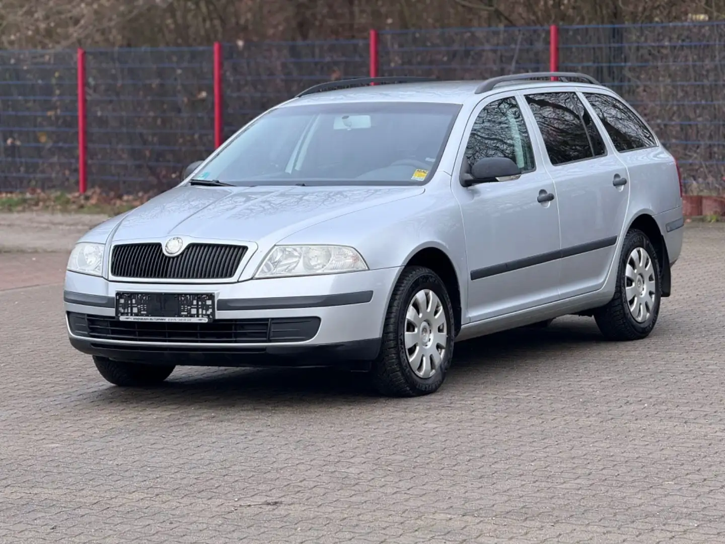 Skoda Octavia Combi 1.9 TDI *KLIMA *AHK Silber - 1