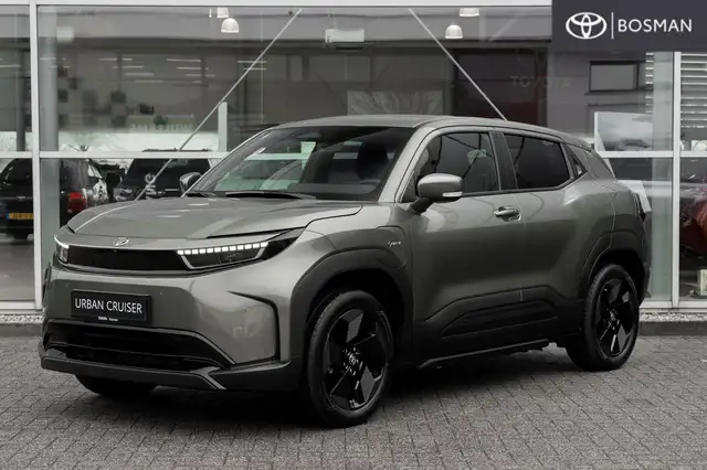 Toyota Urban Cruiser Dynamic 61 kWh