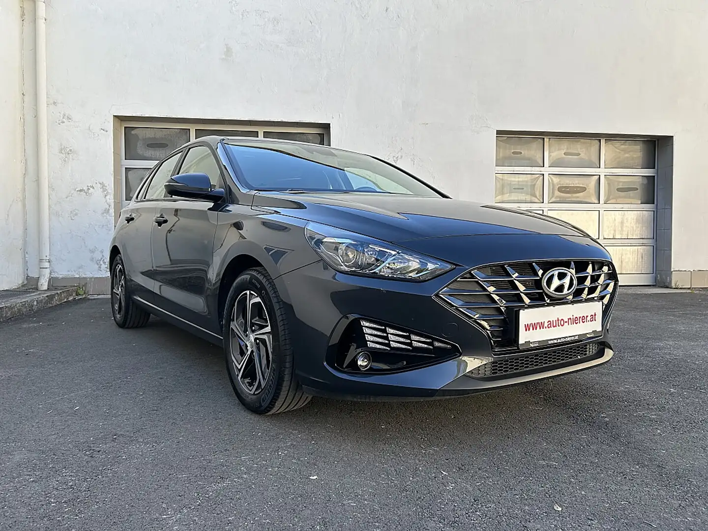 Hyundai i30 1,5 DPI chic Grau - 1