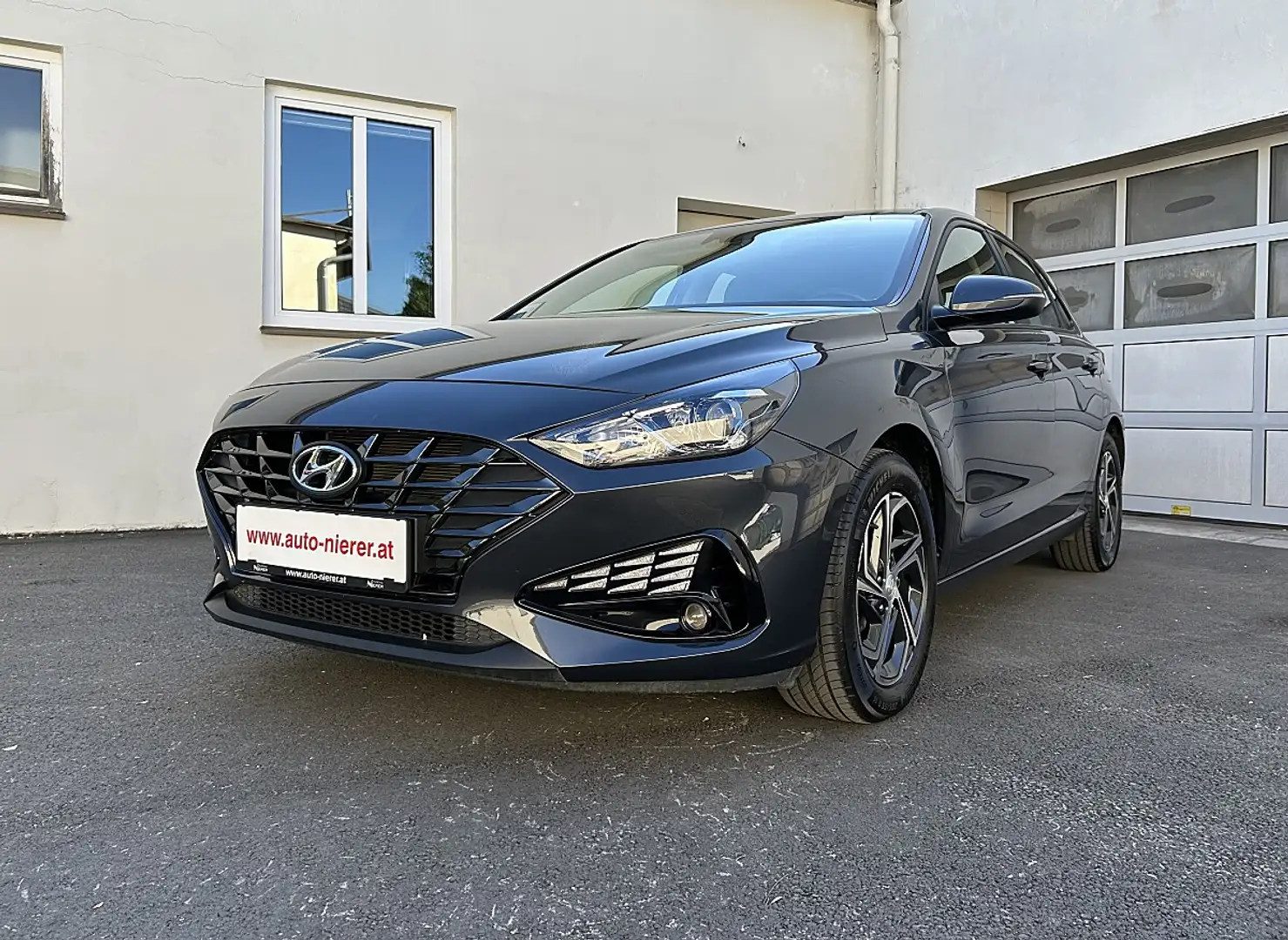 Hyundai i30 1,5 DPI chic Grau - 2