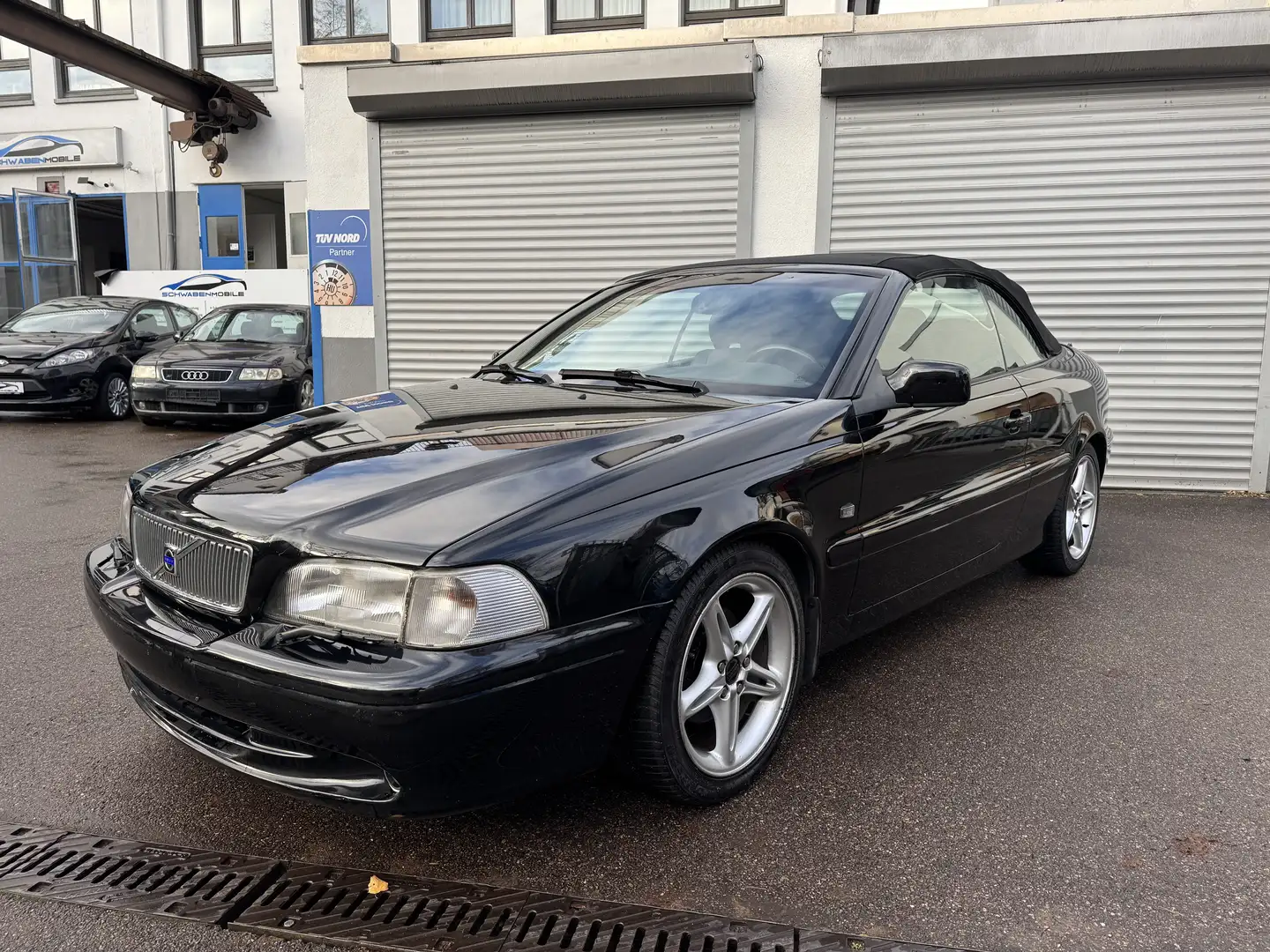 Volvo C70 2.0 T Schwarz - 1