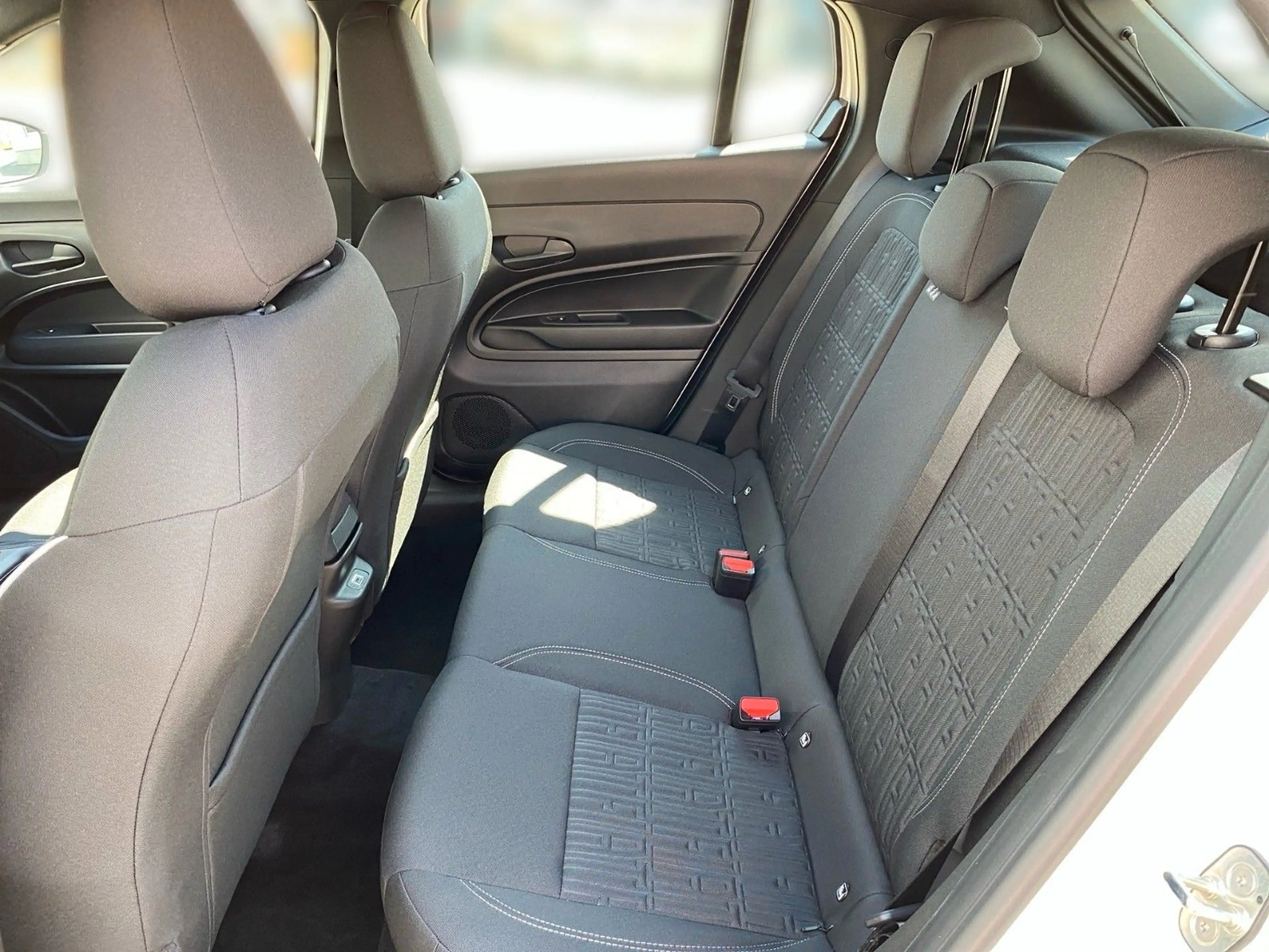 Fiat 600 1.2 Turbo Street Edition, Apple Carplay, PDC — photo 13