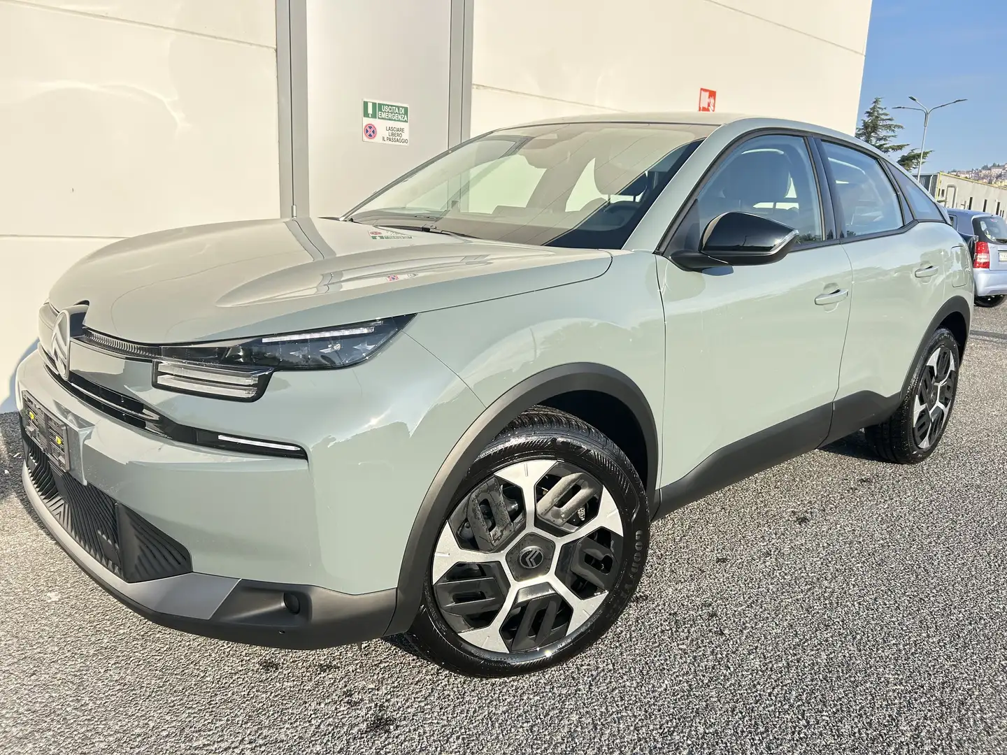 Citroen C4 C4 20251.2 hybrid Plus 145cv dcs6  KM0 VARI COLOR Gris - 1