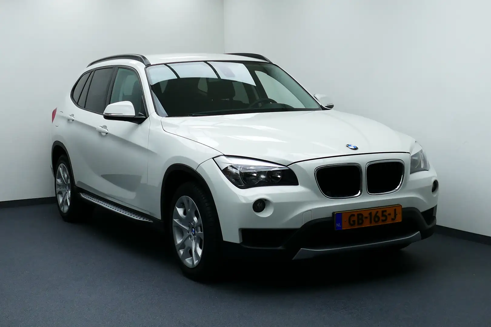BMW X1 sDrive18i 150PK. Navi, Clima, Stoelverw, Park Sens Wit - 1