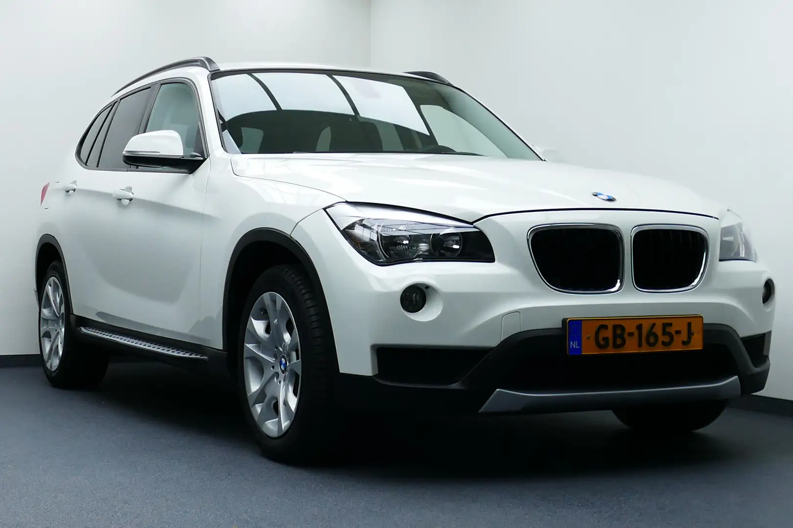 BMW X1 sDrive18i 150PK. Navi, Clima, Stoelverw, Park Sens Wit - 2
