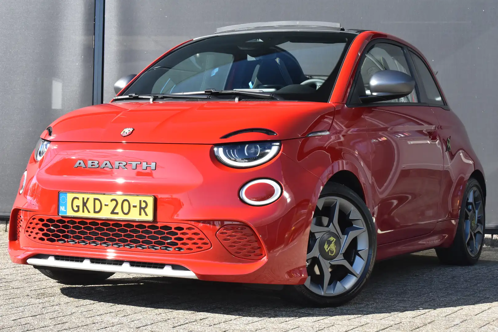 Abarth 500e 500C EV Cabrio 42kWh 3 Fase | Navigatie | Full-LED Roşu - 1