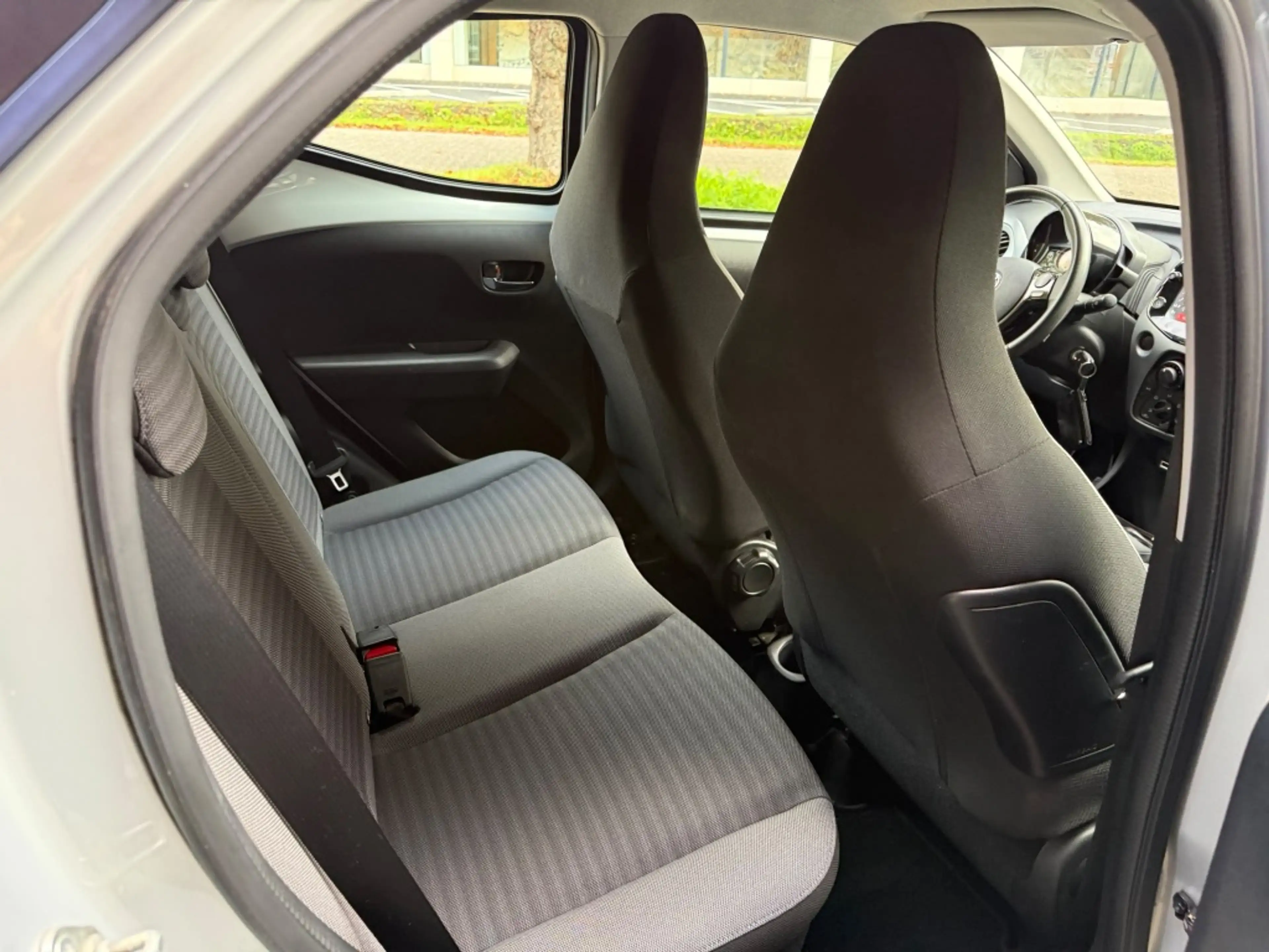 Toyota Aygo 1.0 VVT-i 72pk 5D x-play — photo 12