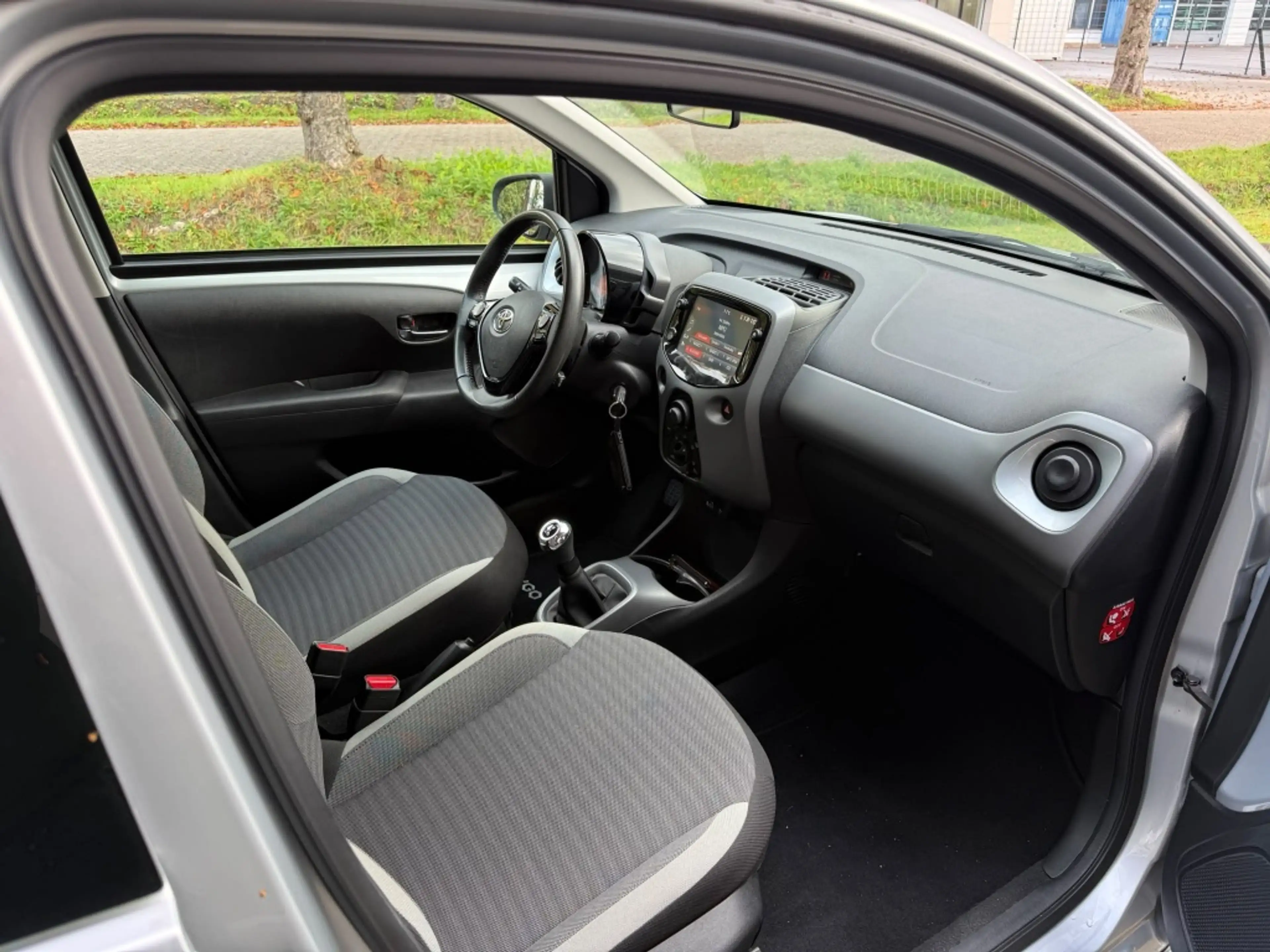 Toyota Aygo 1.0 VVT-i 72pk 5D x-play — photo 4
