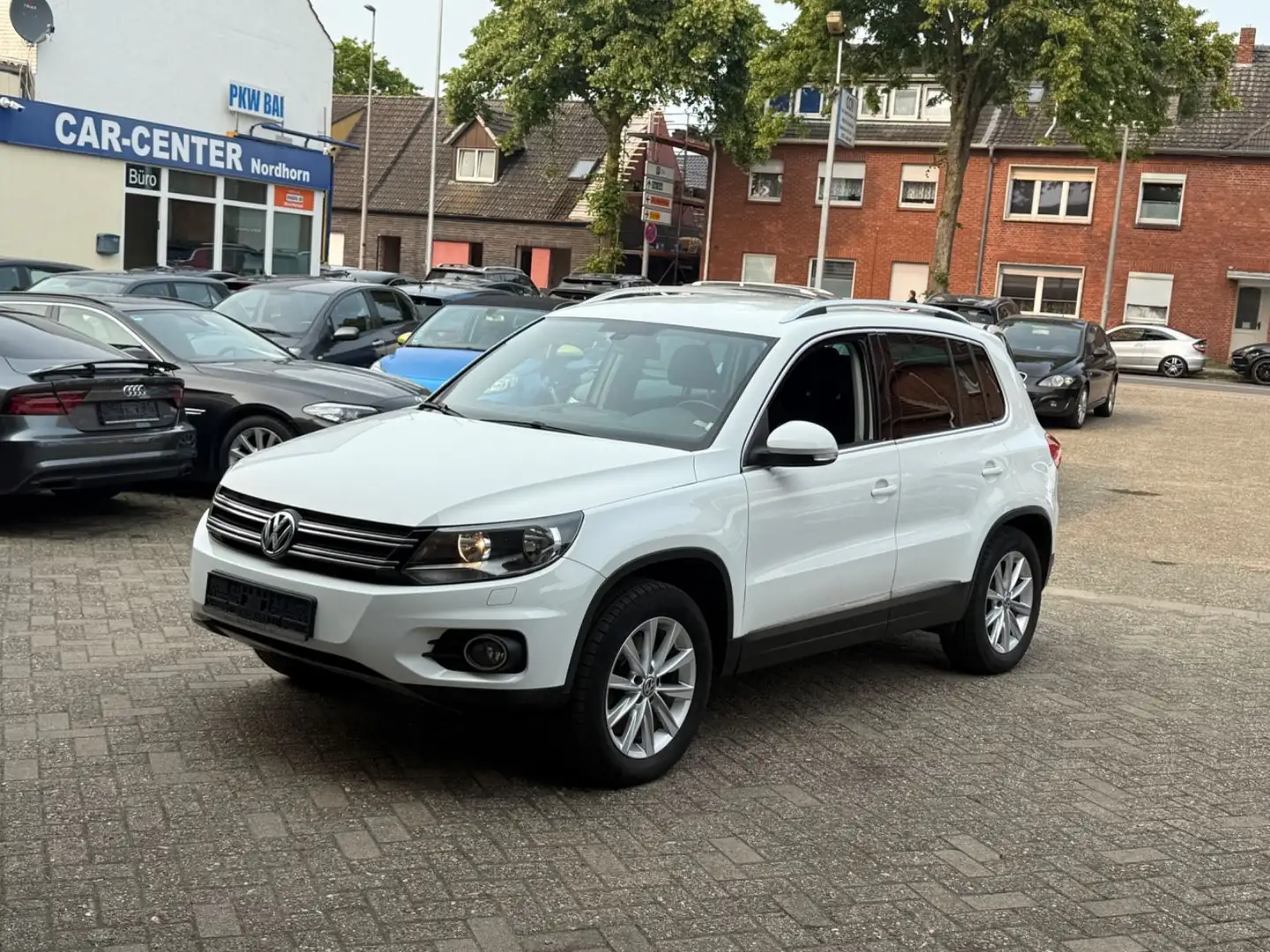 Volkswagen Tiguan Highline  4Motion*NAVI*DSG*SHZ*** Wit - 1