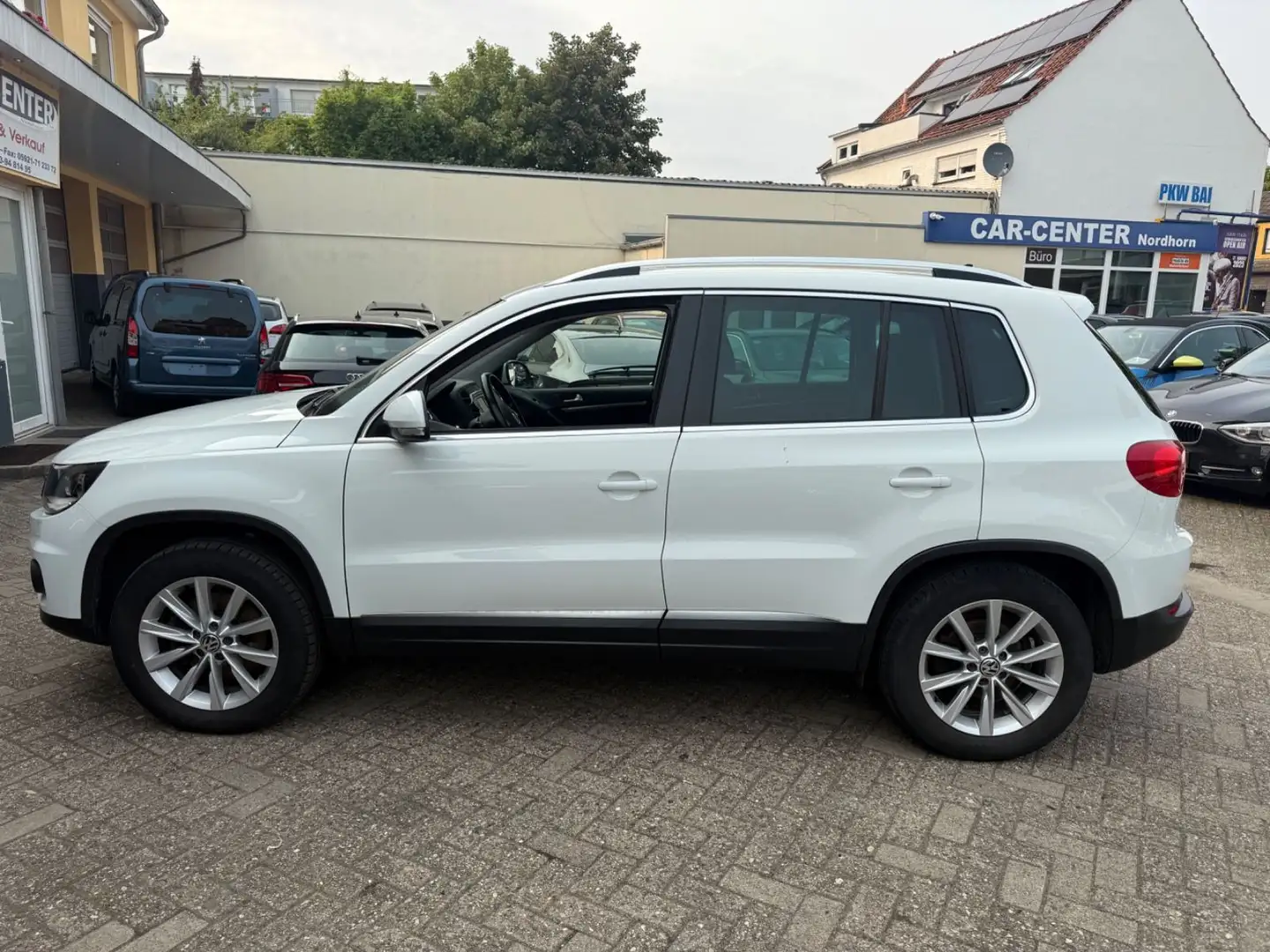 Volkswagen Tiguan Highline  4Motion*NAVI*DSG*SHZ*** Wit - 2