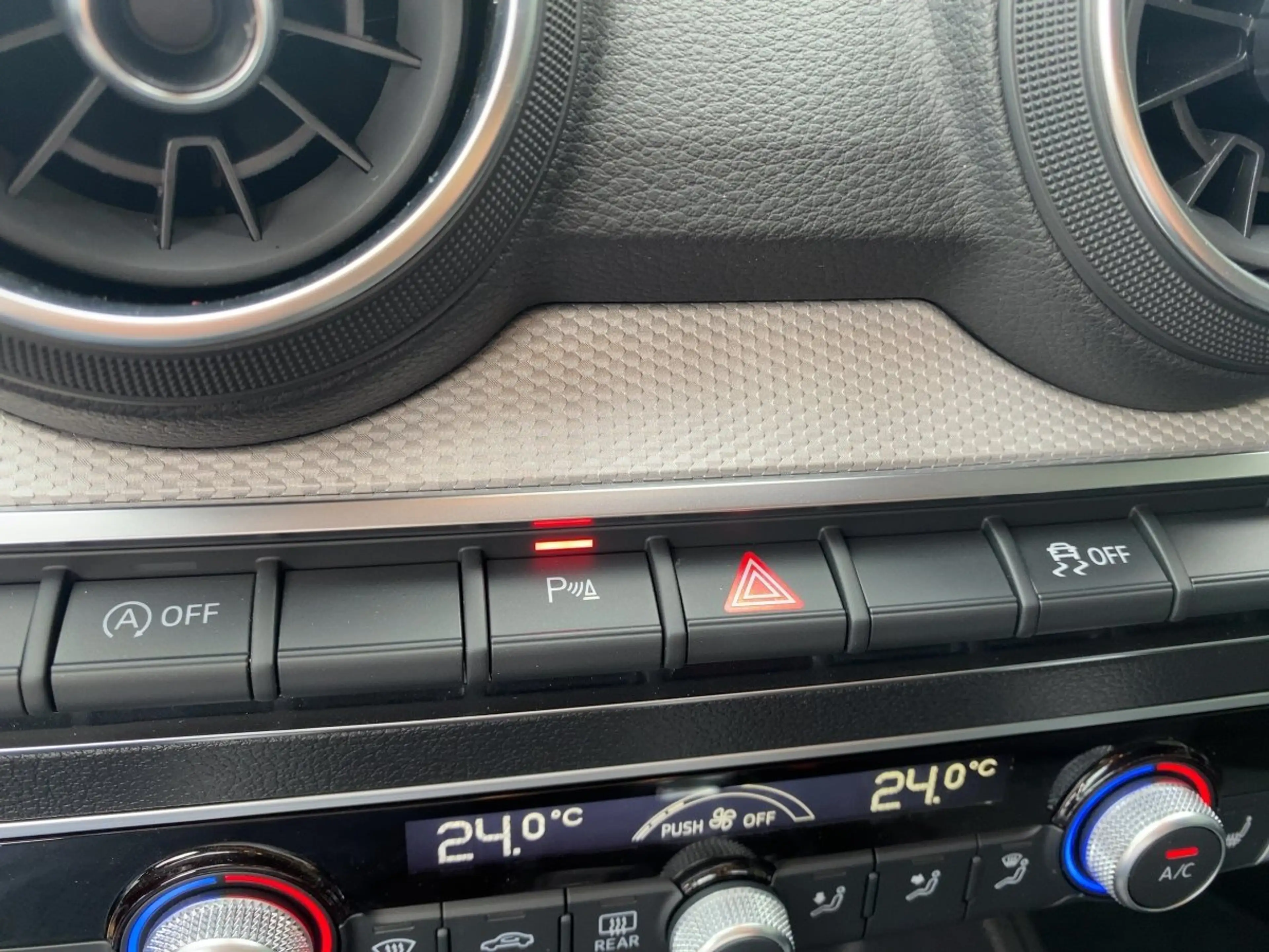 Audi Q2 advanced SHZ*RFK*LED*AHK*DAB*Apple*ACC*DSG*LMF — photo 15